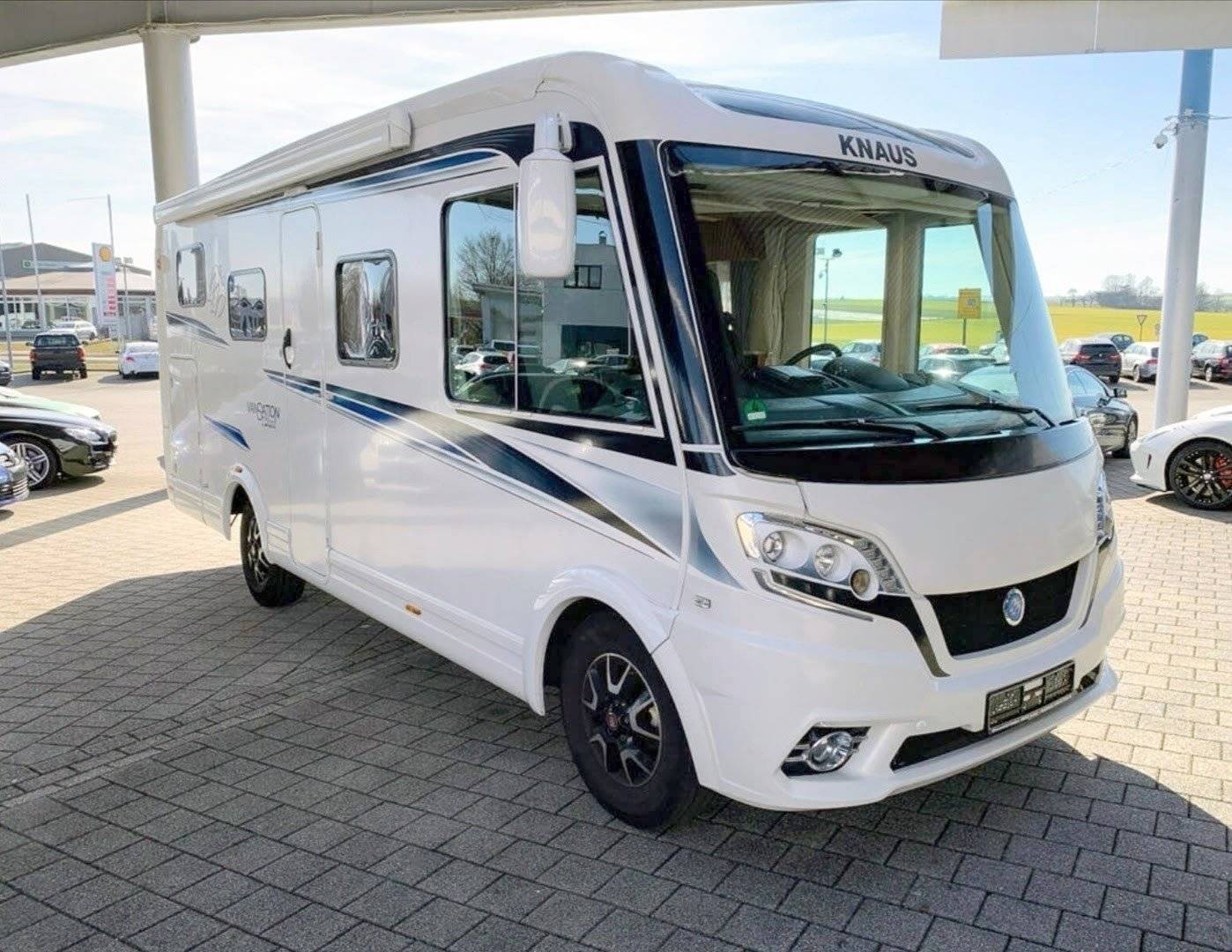 schräge Vorderansicht Fiat 2,3 l 130 ch. - Yescapa