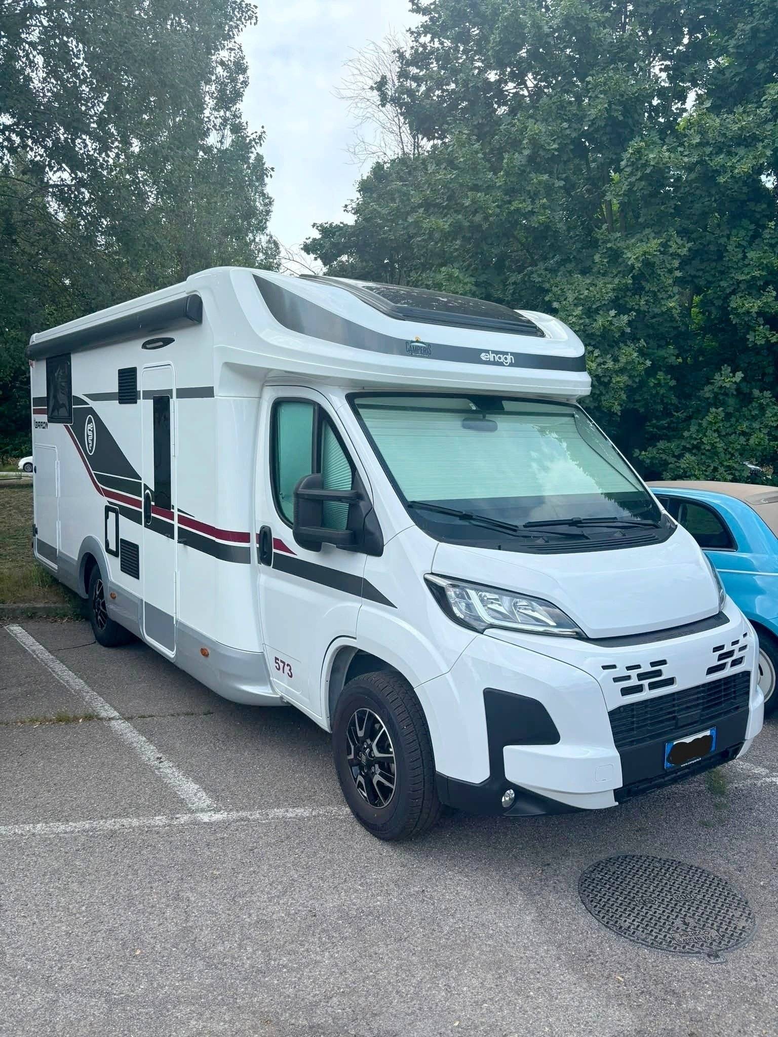 Vista del vehículo ángulo delantero Fiat Ducato 2,2 l Multijet 130 ch. - Yescapa