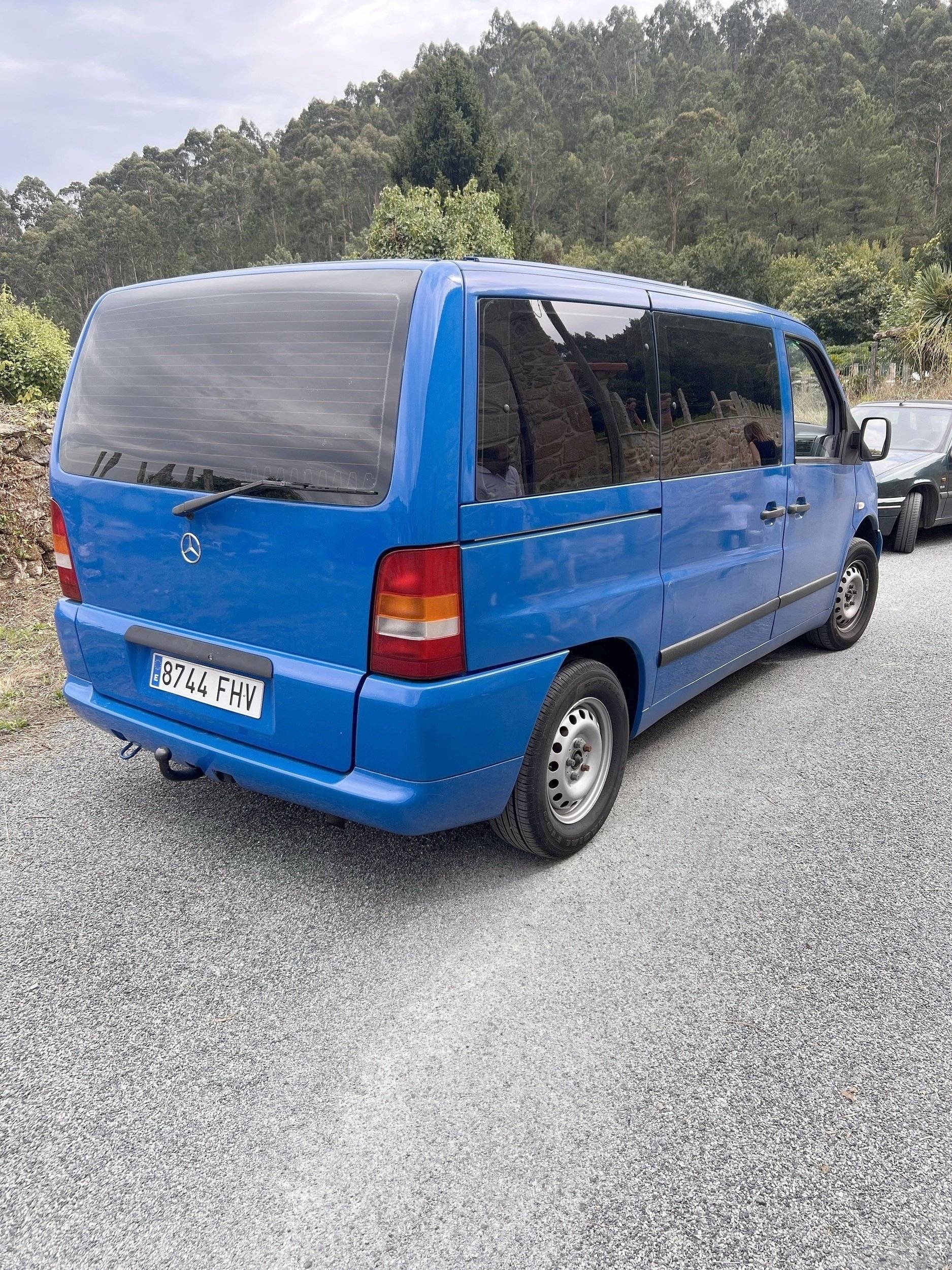 Voorkant 3/4 Mercedes Vito 110D - Yescapa