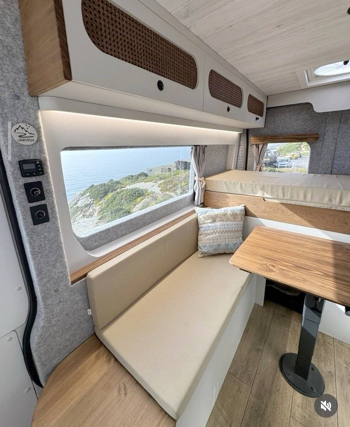 Dining Area  - Yescapa