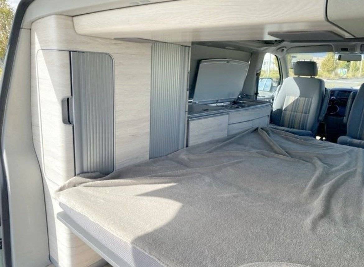 Dormidas Volkswagen T5 2.5 TDI 130 - Yescapa