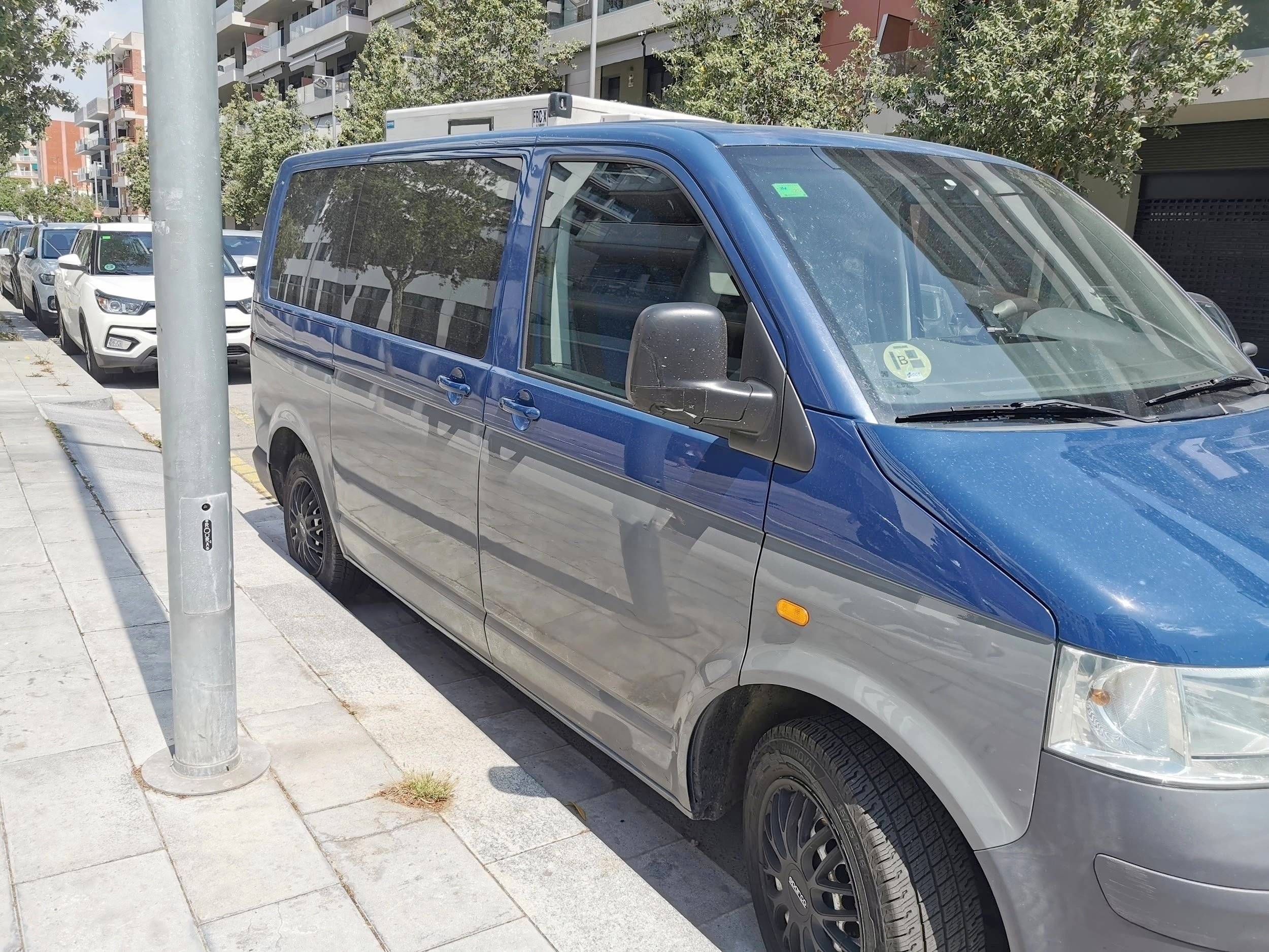 schräge Vorderansicht Volkswagen Transporter 2,0L 102 ch - Yescapa