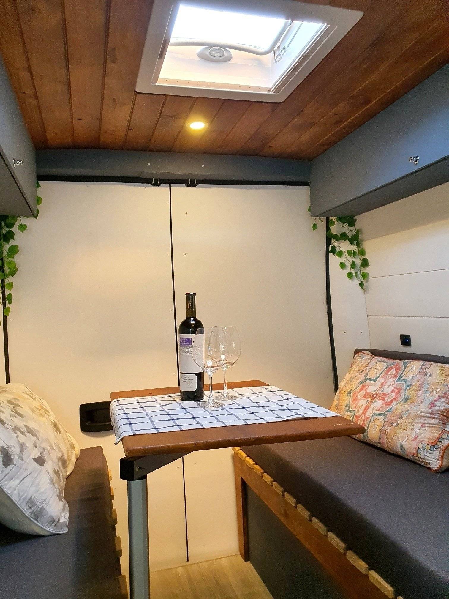 Dinette Peugeot Boxer 3,0 HDI 160 ch - Yescapa
