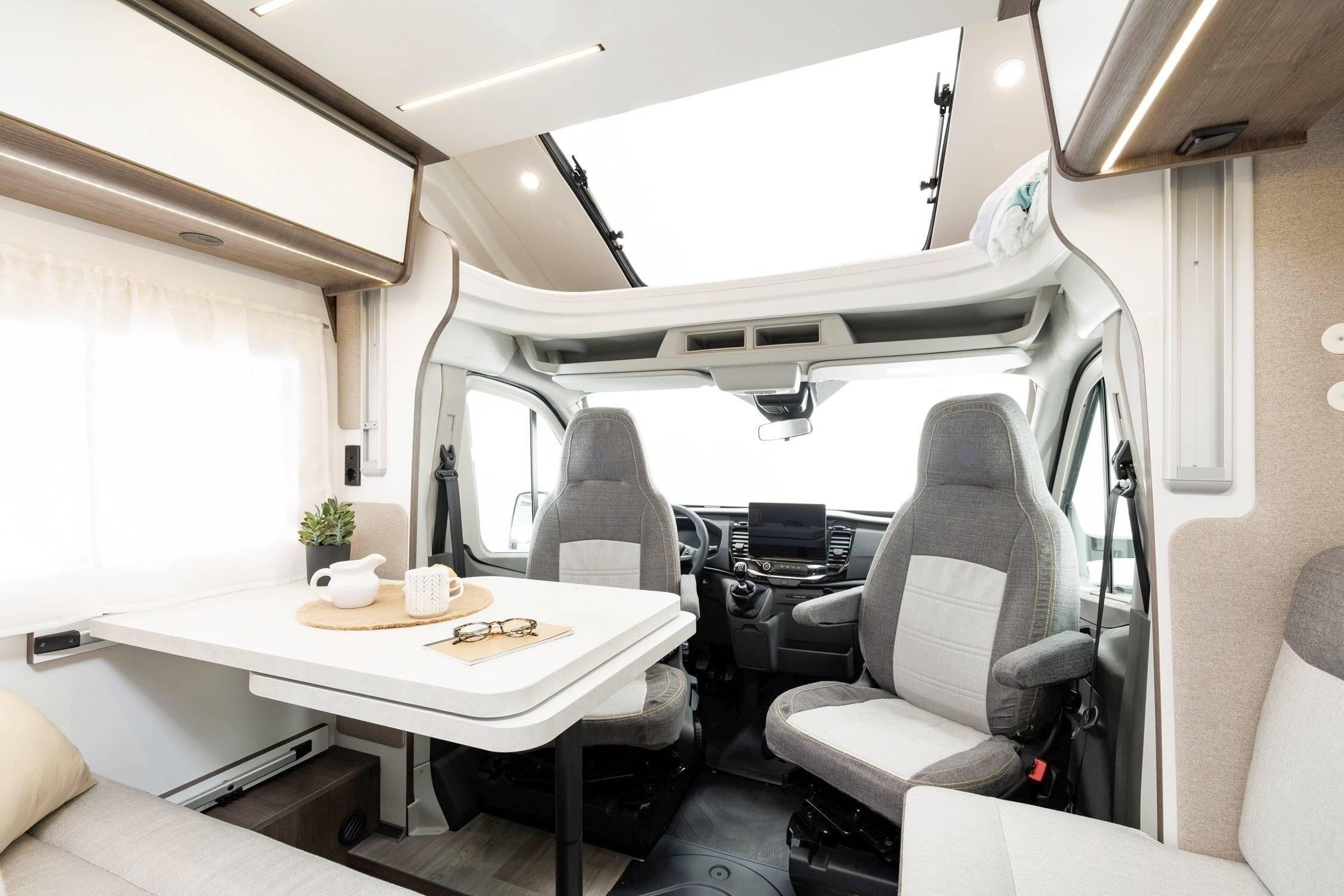 Eethoek Ford Transit 2,2 l 155 ch - Yescapa