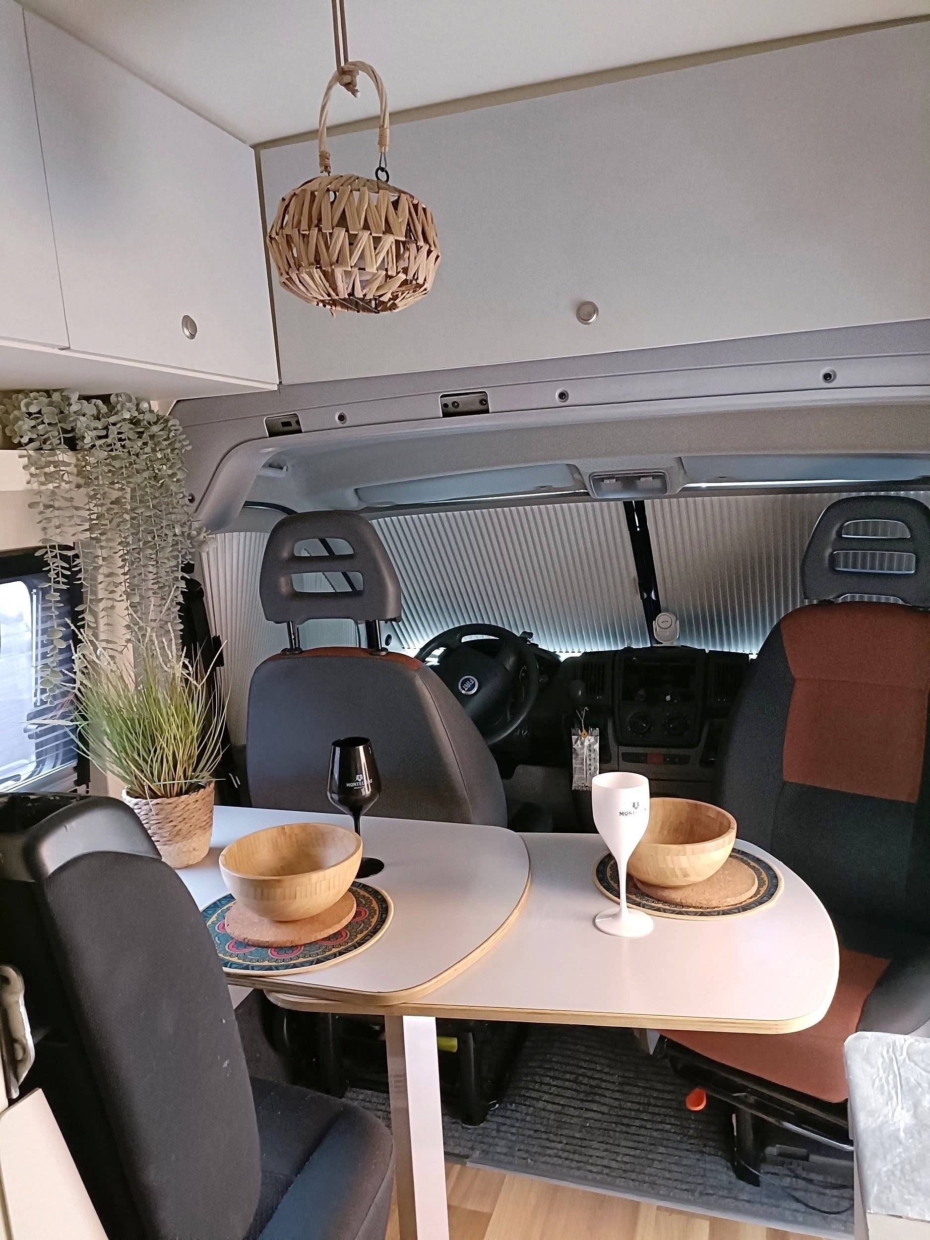 Coin repas Fiat Ducato 3,0 l JTD 160 ch. - Yescapa