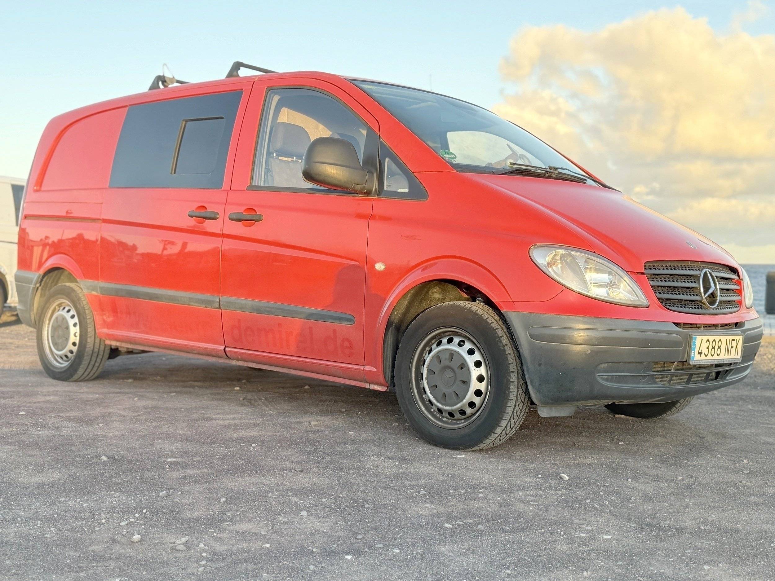 Voorkant 3/4 Mercedes Mercedes vito - Yescapa