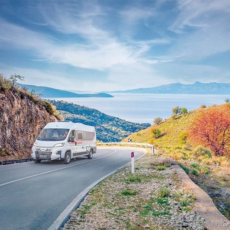 Vista del vehicle angle davanter Fiat Ducato 2,2 140cv - Yescapa