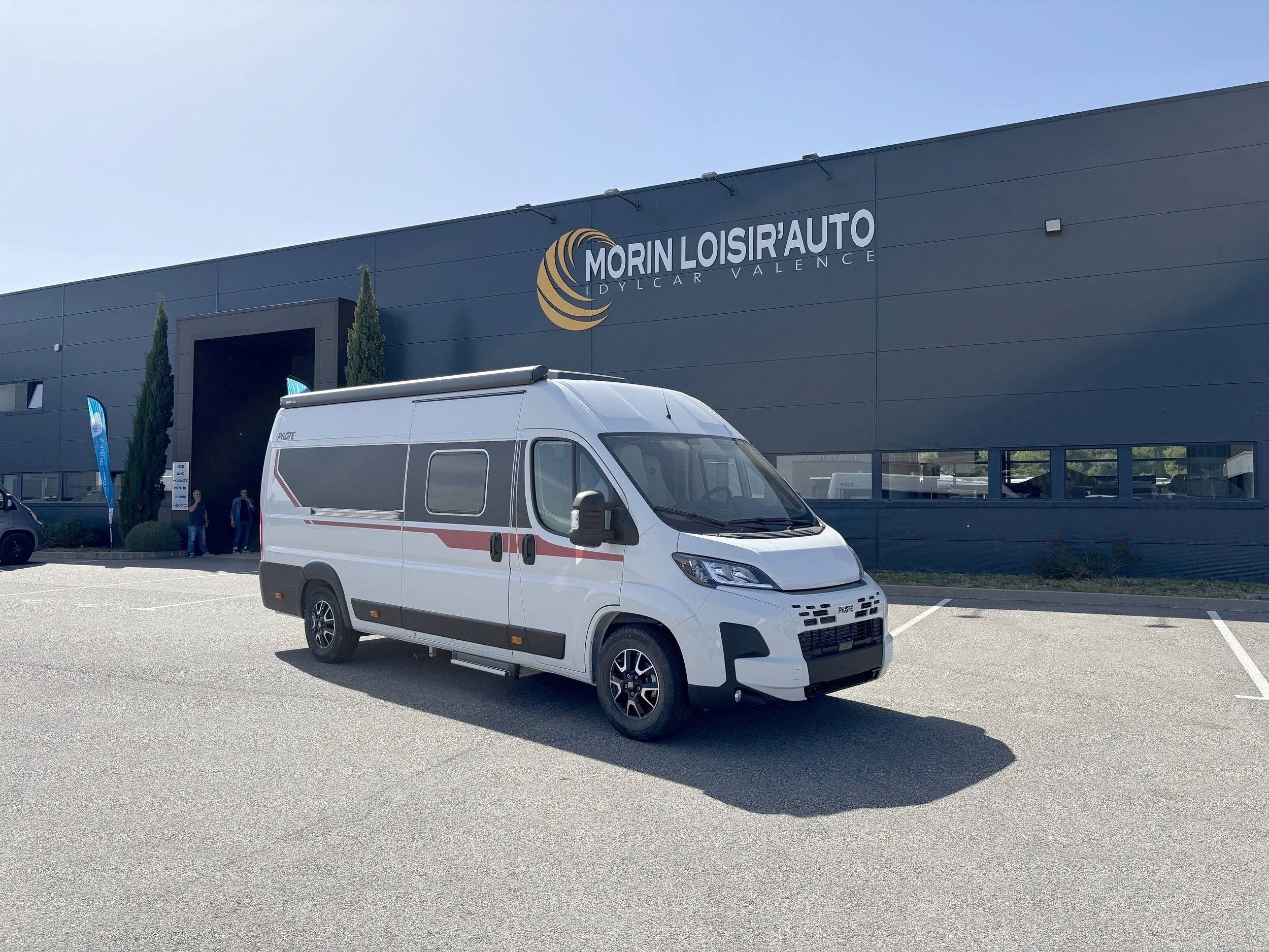 Vista de 3/4 Fiat Ducato 2,2 140cv - Yescapa