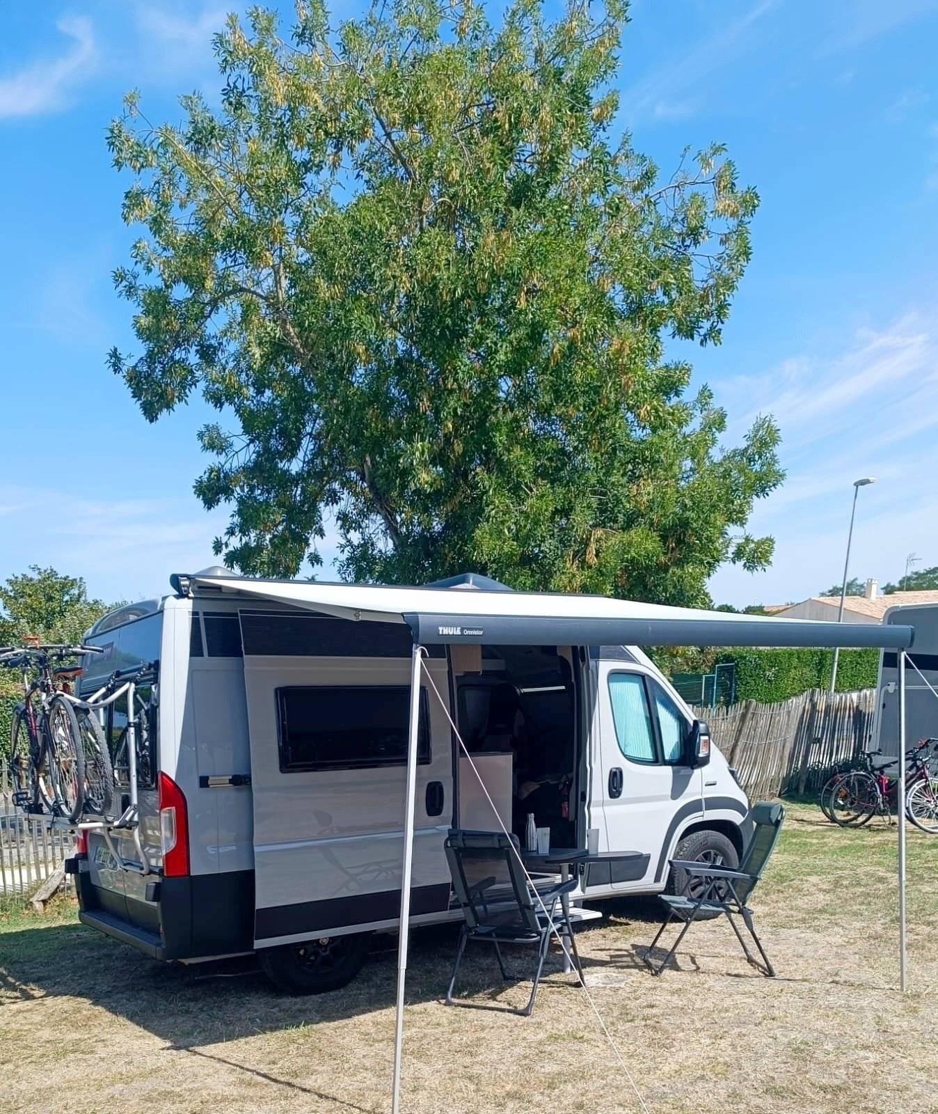 Vue avant de 3/4 Fiat Ducato 2.2L 140 CV - Yescapa