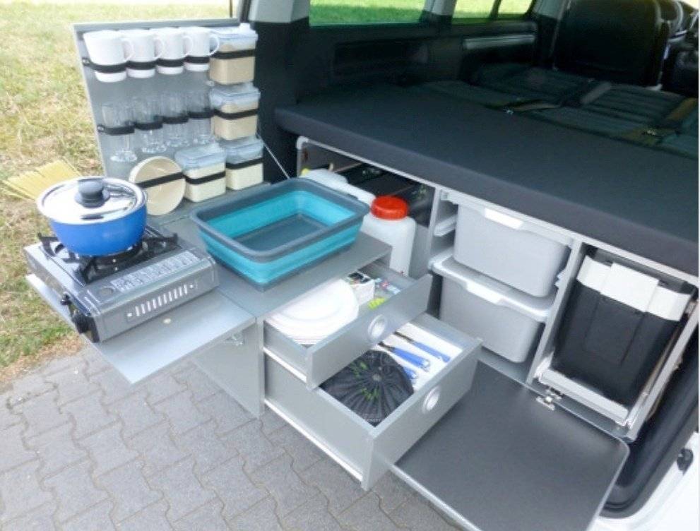 Dining Area Volkswagen - Yescapa