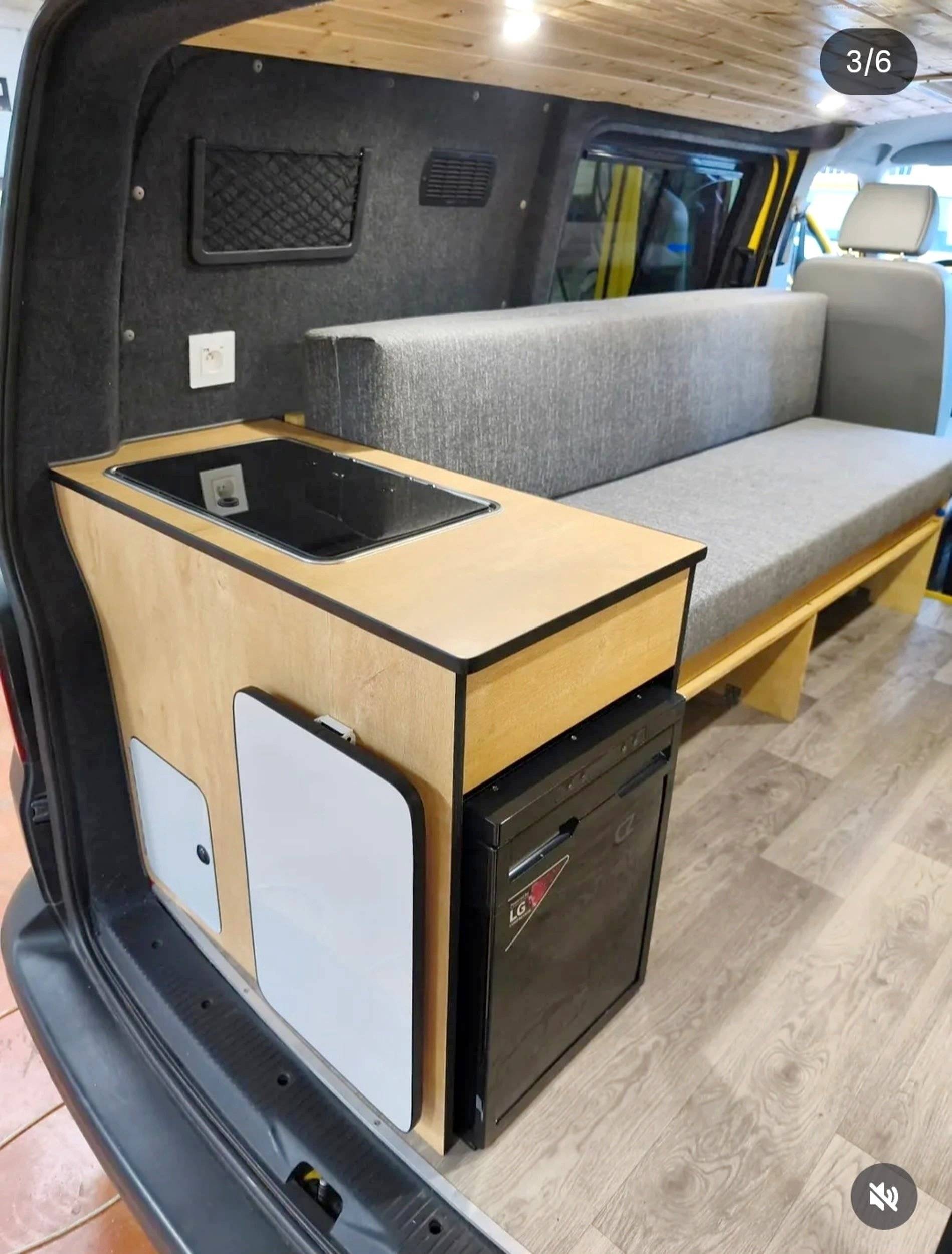 Eethoek Volkswagen T5 2 l 84 ch - Yescapa