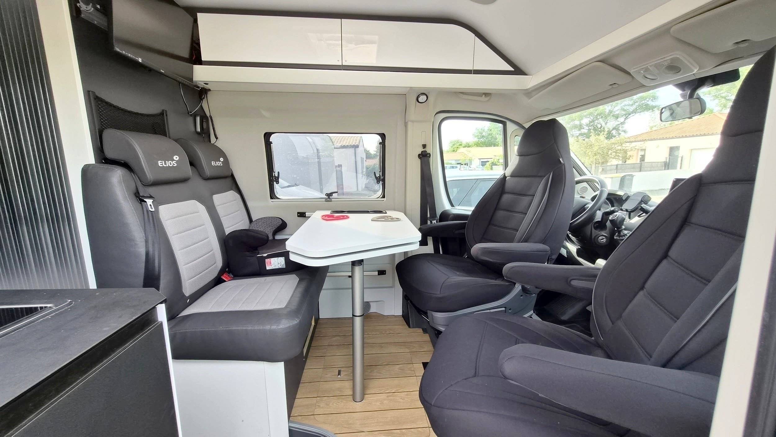 Área de jantar Citroën Jumper 2,0 l 163 ch - Yescapa