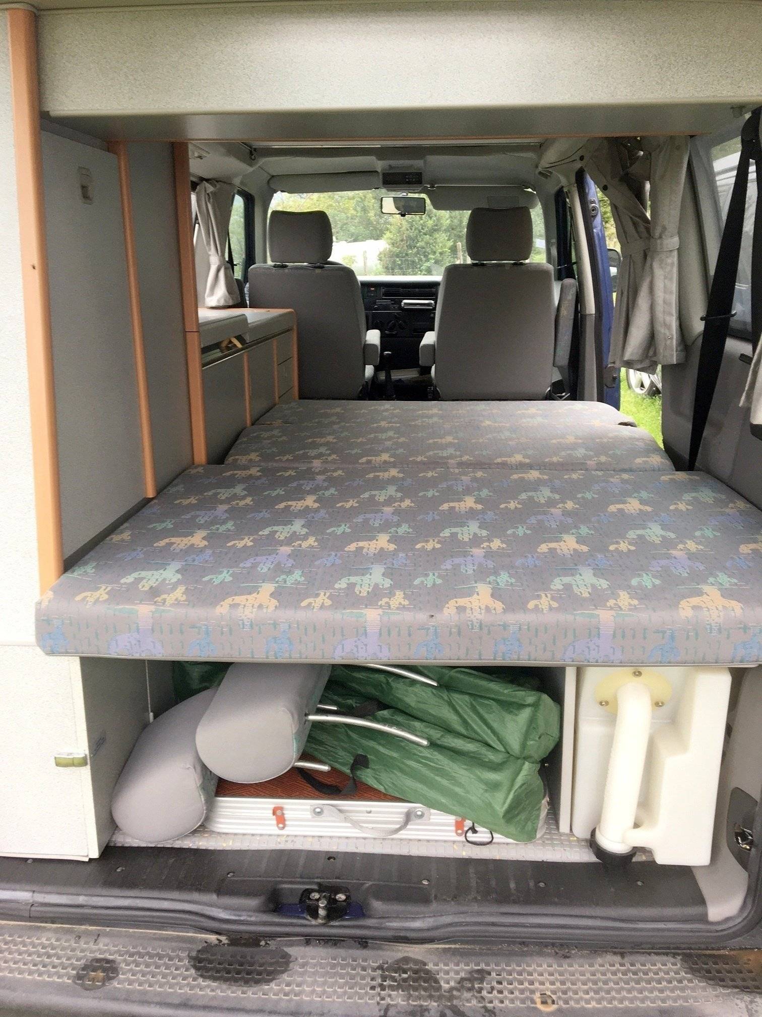 Berth Volkswagen T4, 2,5l, 102cv TDI - Yescapa