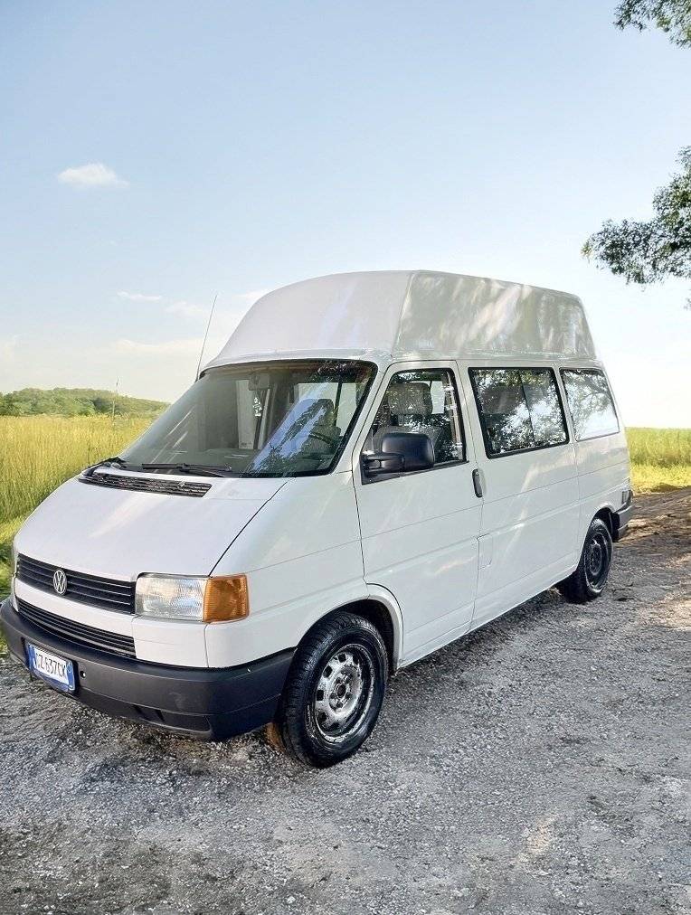 schräge Vorderansicht Volkswagen T 4 - Yescapa