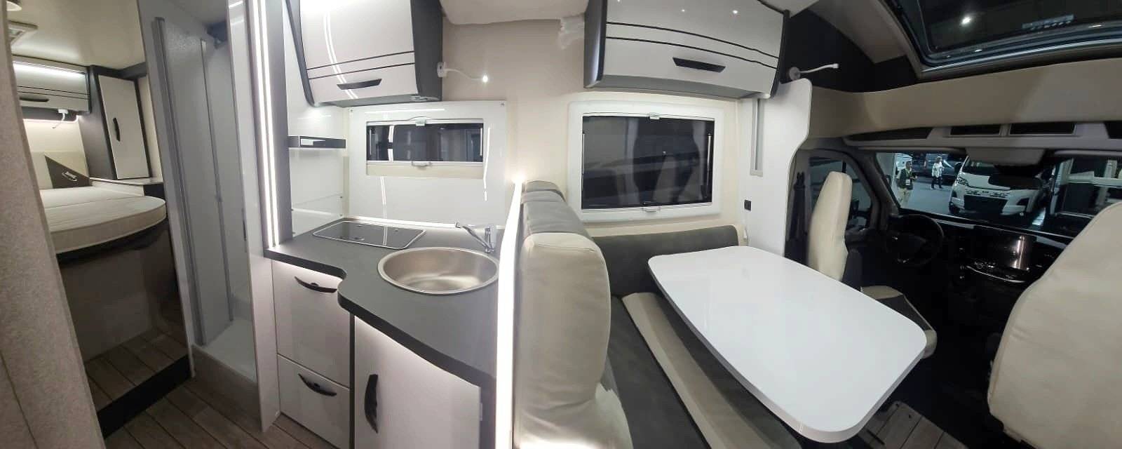 Área de jantar Ford transit 170 - Yescapa