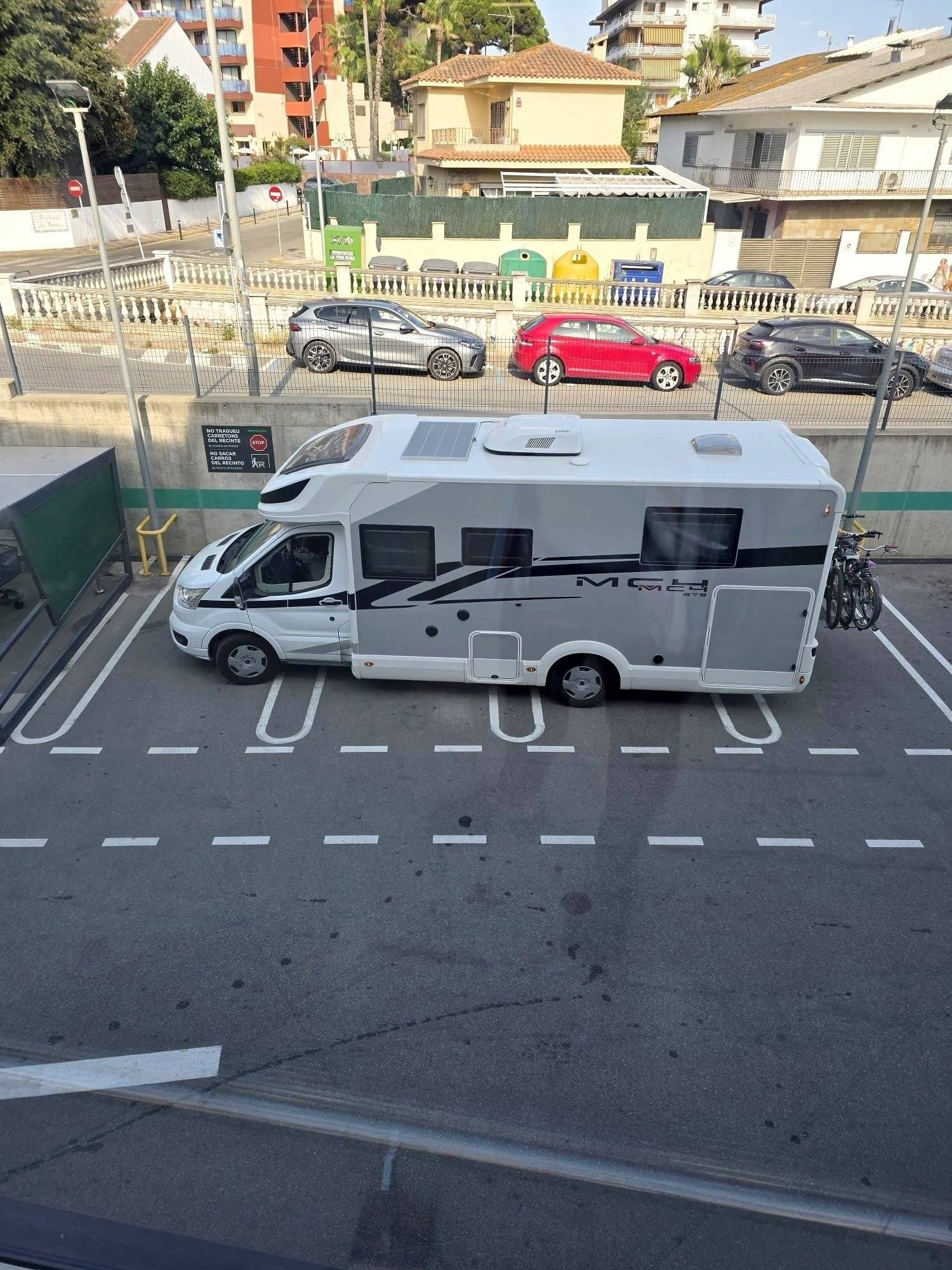 Voorkant 3/4 Ford ford transit - Yescapa