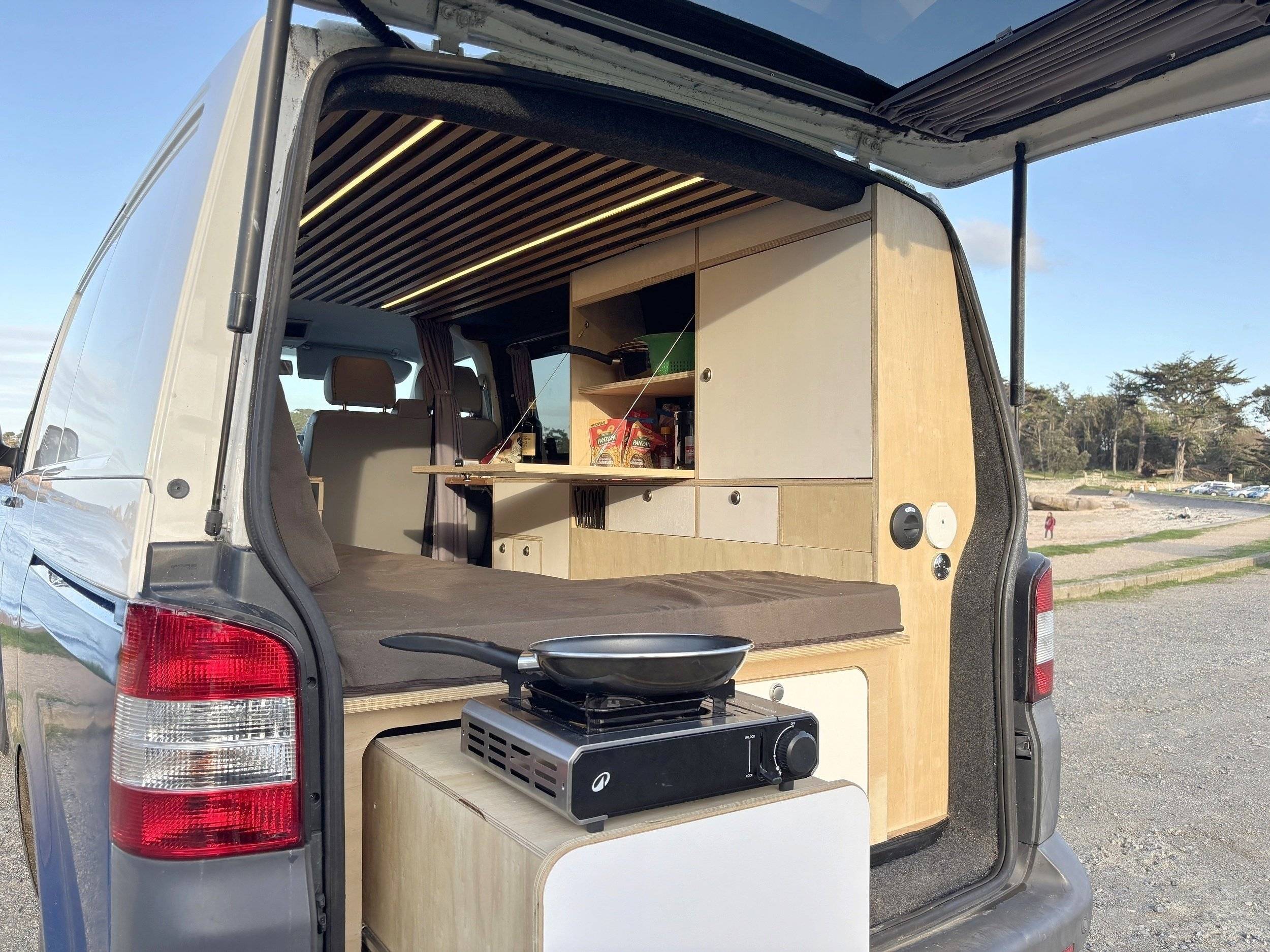 Voorkant 3/4 Volkswagen T5 2,0 l 84 ch - Yescapa