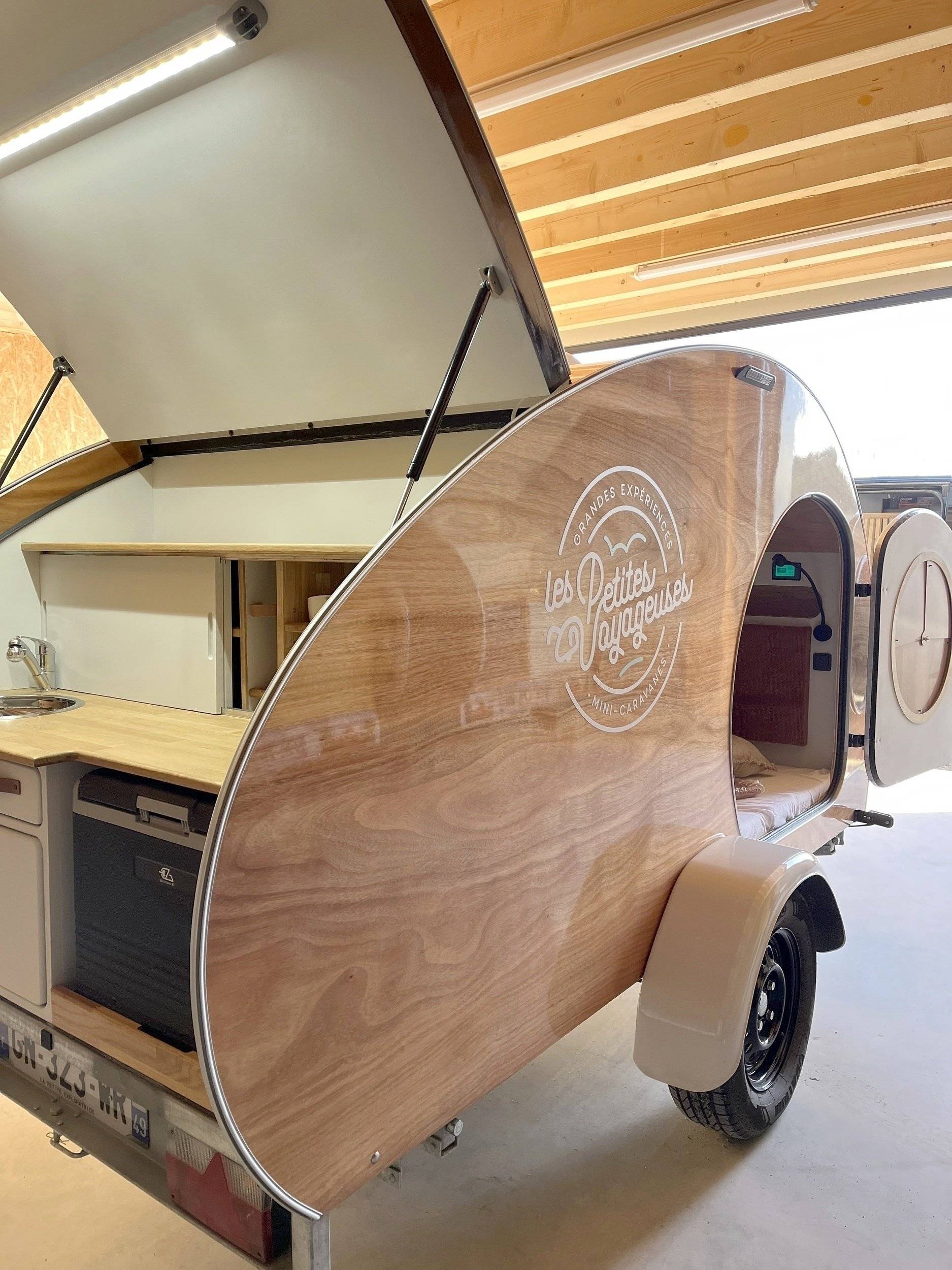 LES PETITES VOYAGEUSES 