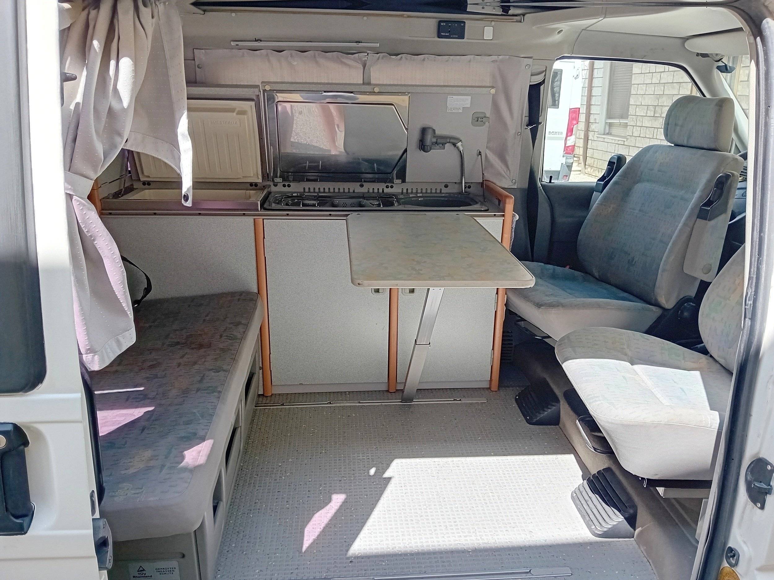 Dinette Volkswagen VOLKSWAGEN CALIFORNIA - Yescapa