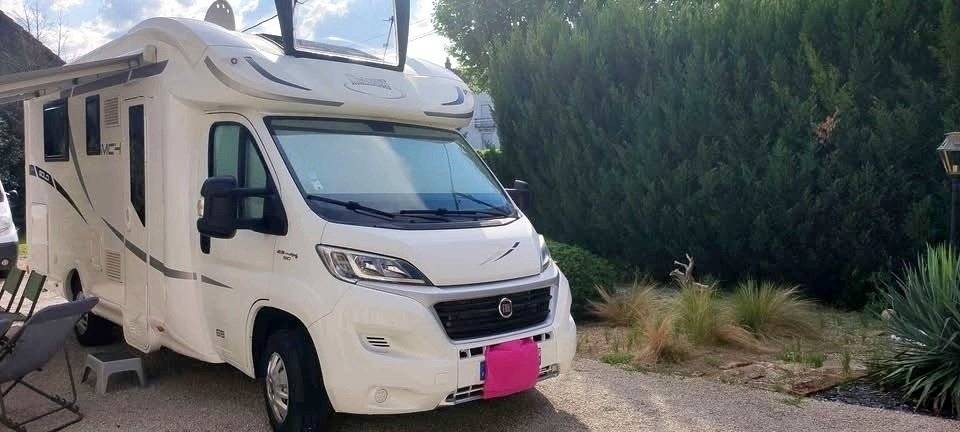 Low profile RV 