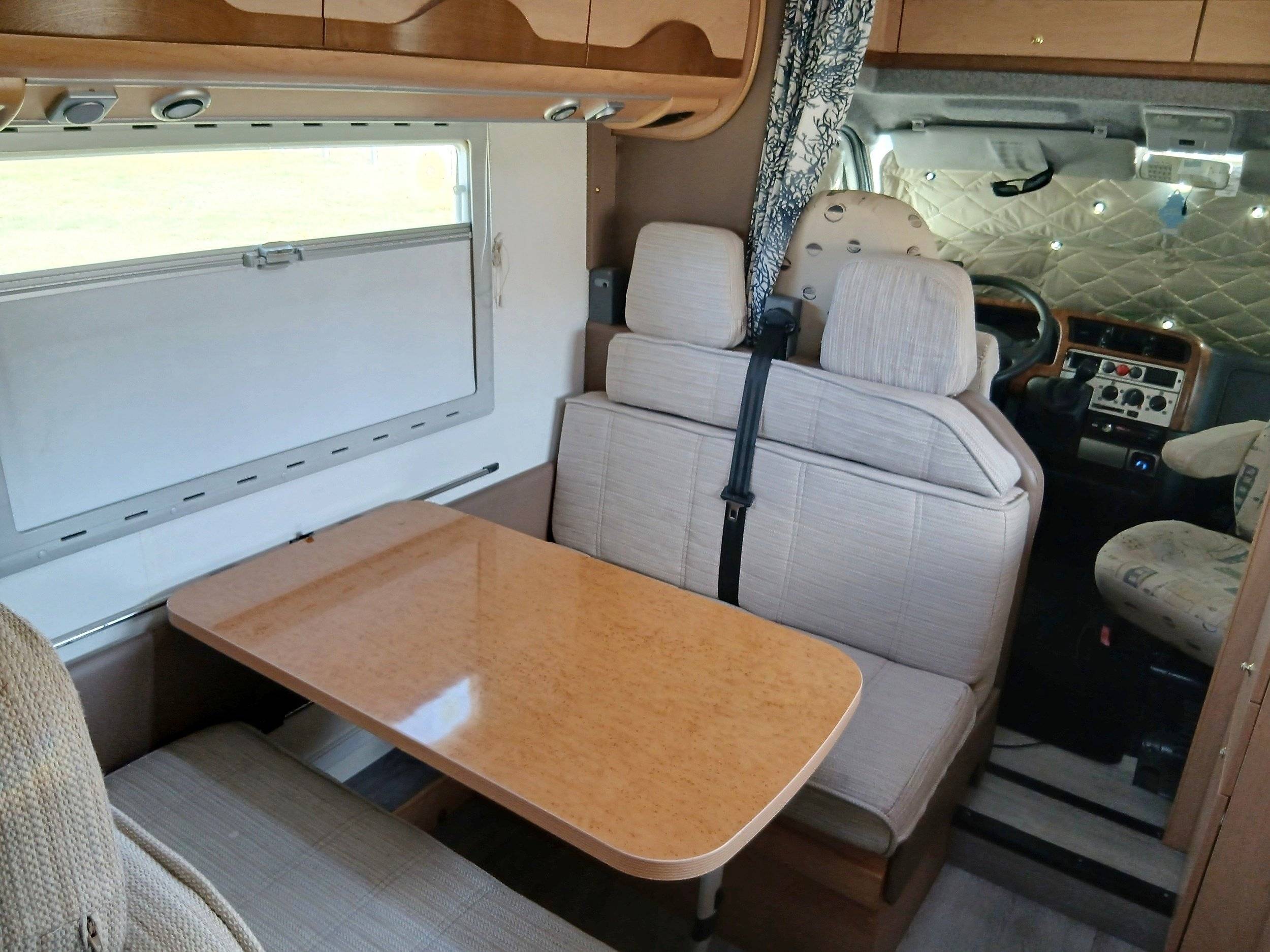 Dining Area Fiat Fiat ducato 2.8l JTD - Yescapa