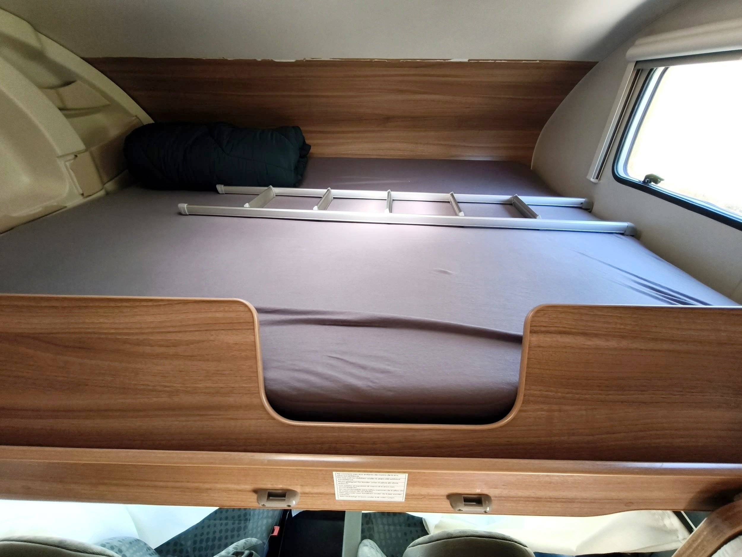 Plazas en cama Ford Transit 2,2 l 140 ch - Yescapa