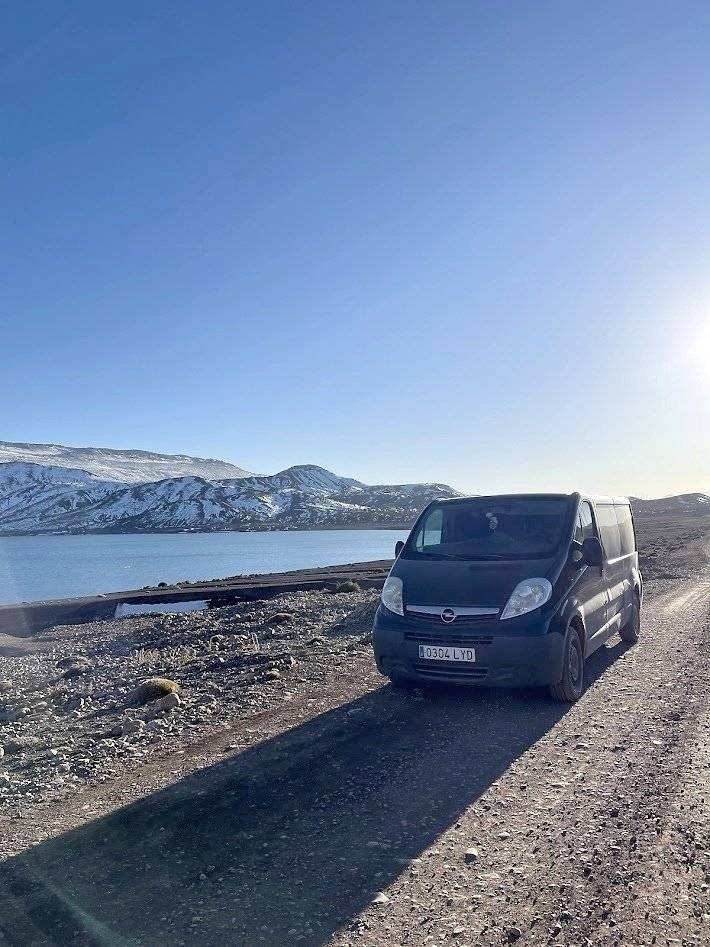 schräge Vorderansicht Opel Vivaro - Yescapa