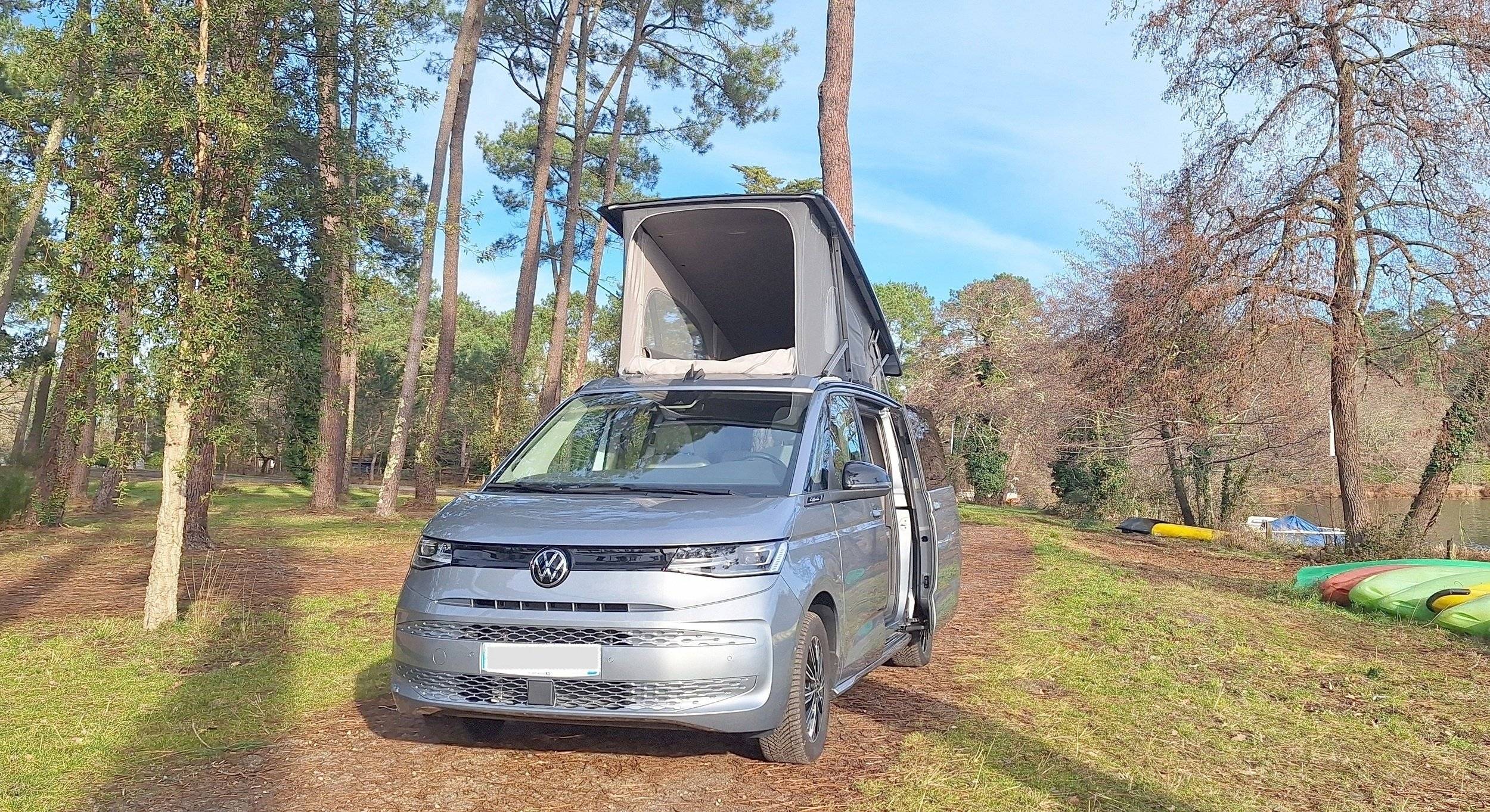 Front view from 3/4 Volkswagen - Yescapa