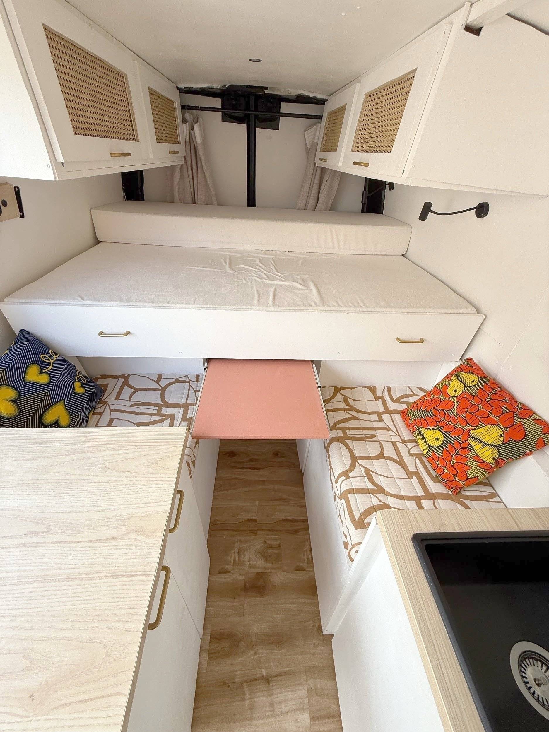 Dining Area Renault Master 2,3 l 125 ch - Yescapa