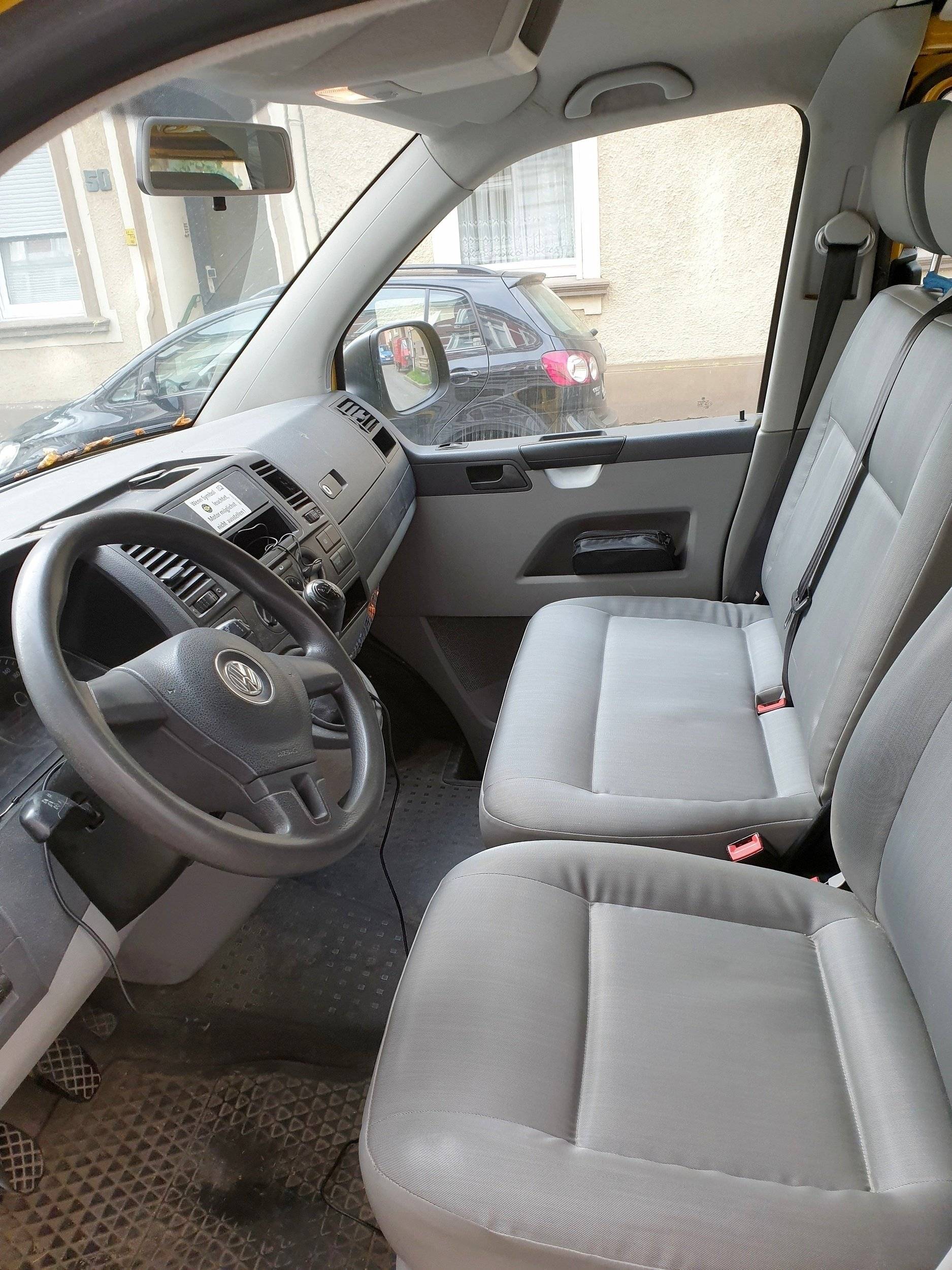 Fahrerbereich Volkswagen T5 2 l 84 ch - Yescapa