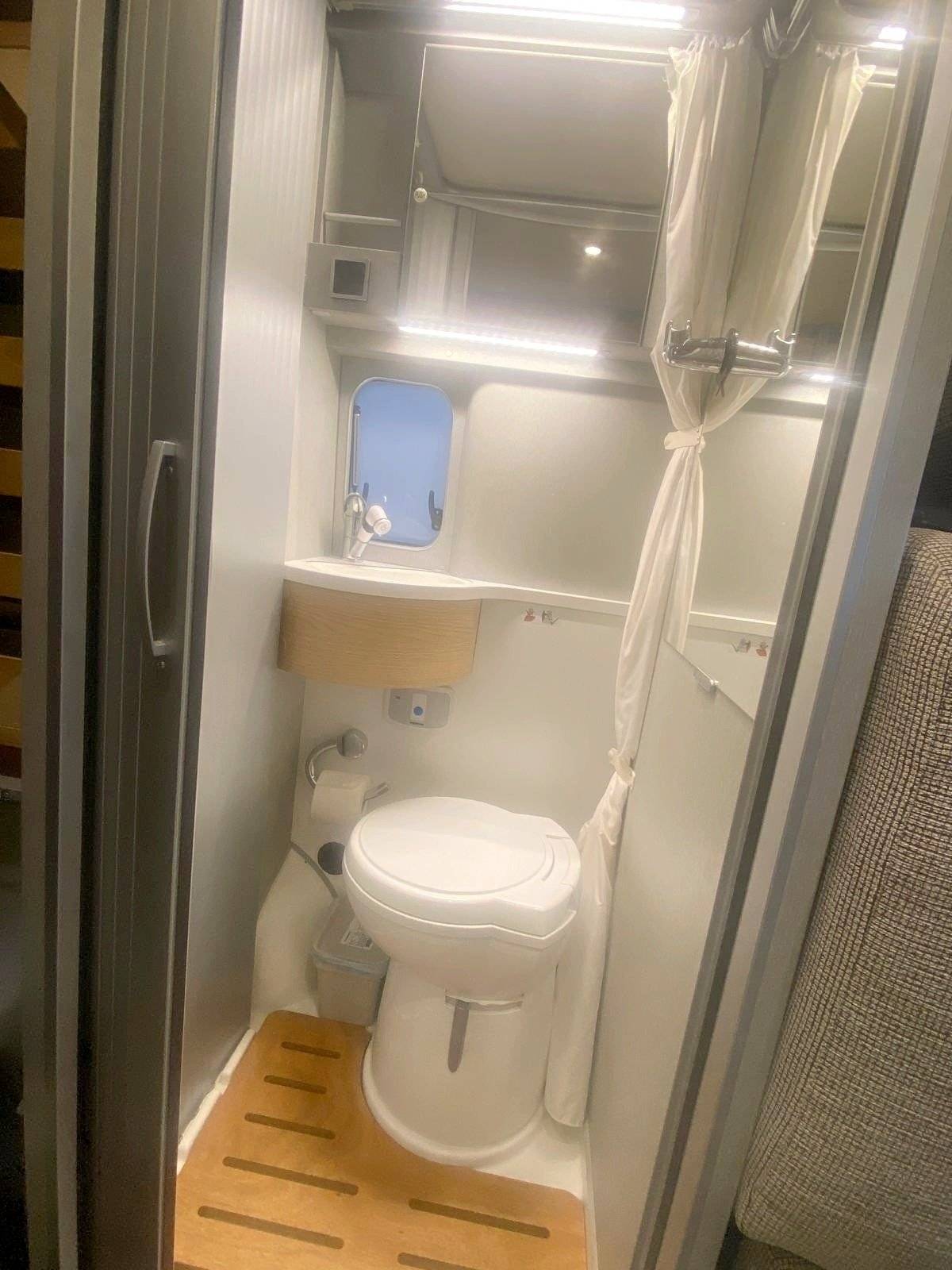 Salle de bain / Toilettes Fiat Ducato 2,3 l 148 ch - Yescapa