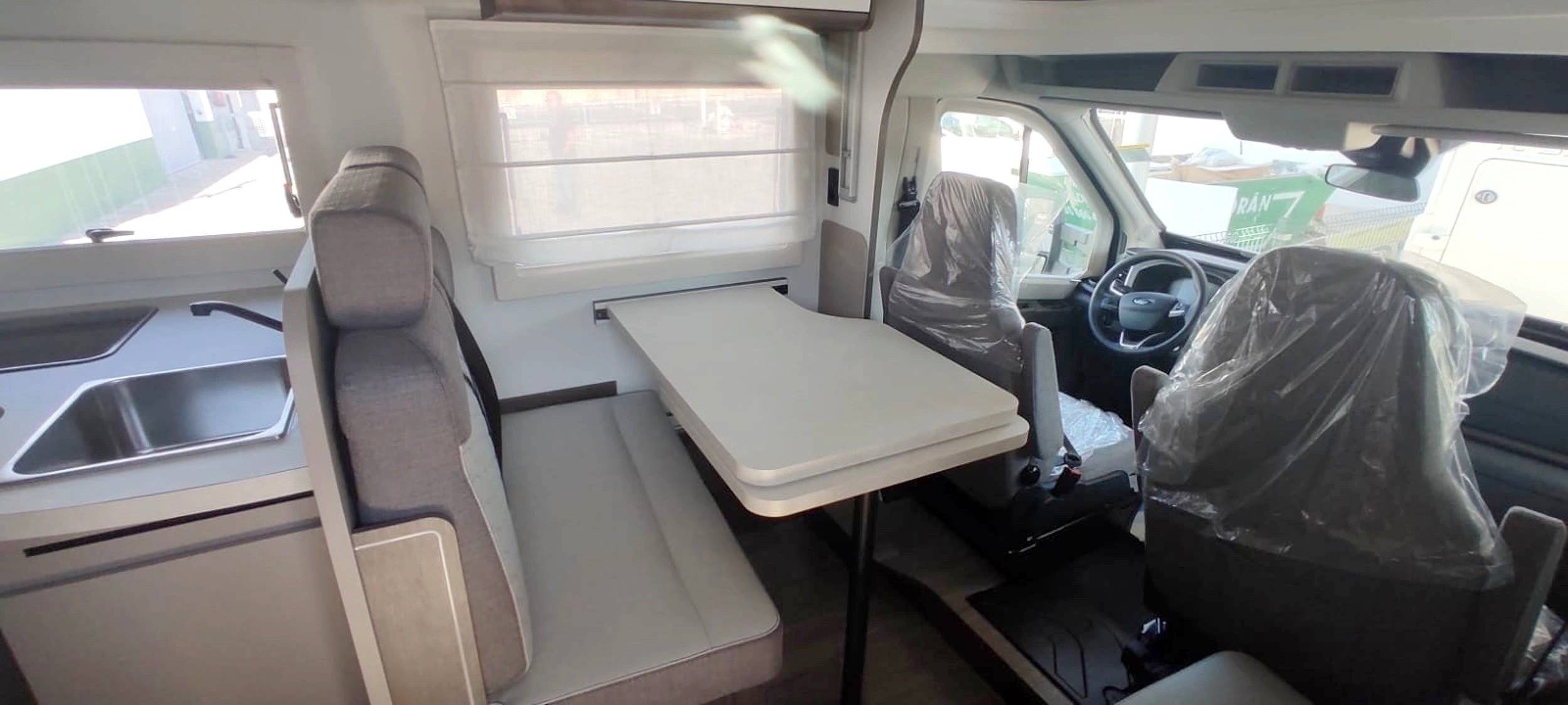 Menjador Ford Ford Transit 165 CV - Yescapa