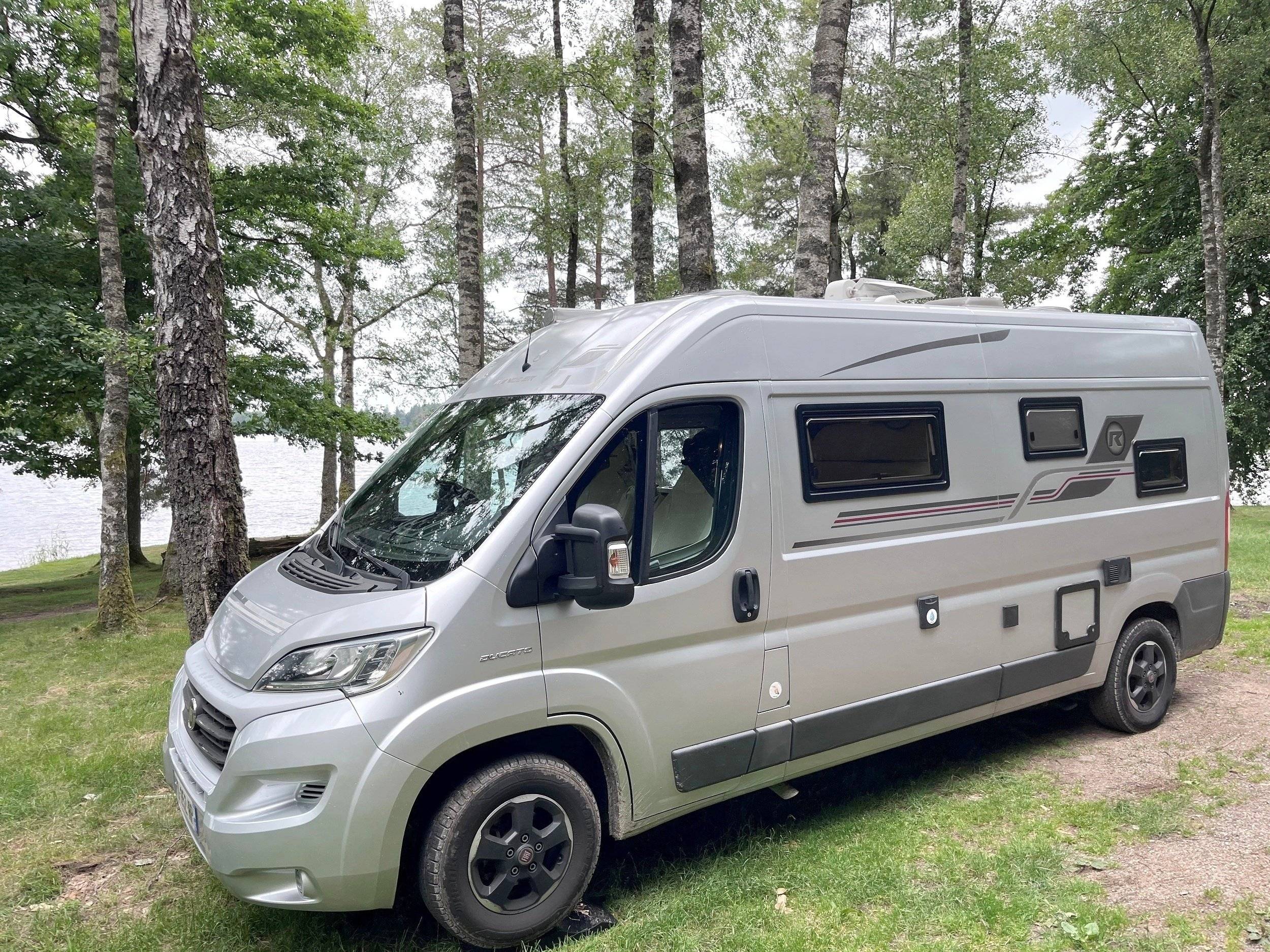 Vue avant de 3/4 Fiat Fiat ducato - Yescapa