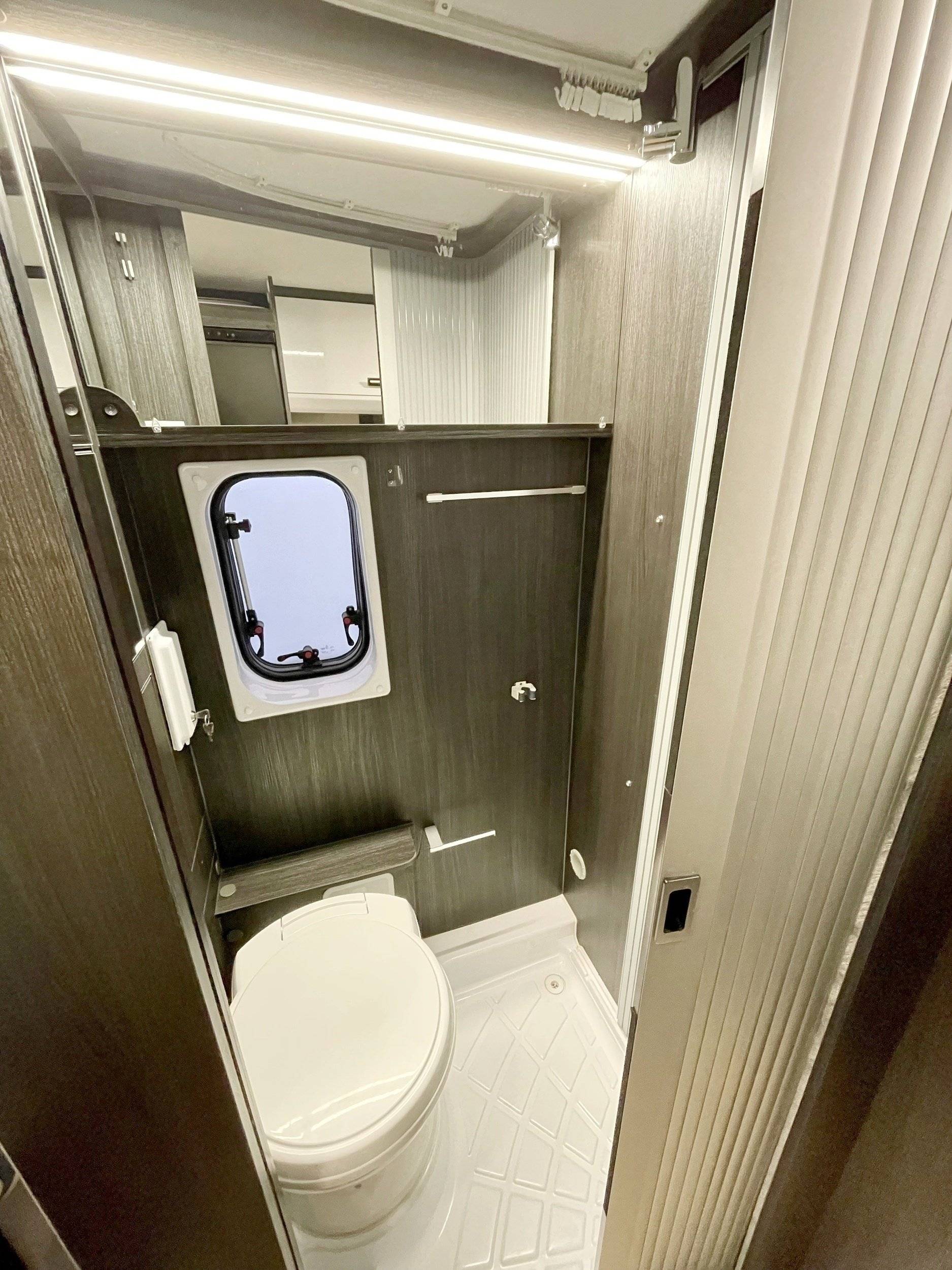 Benimar Benivan B144