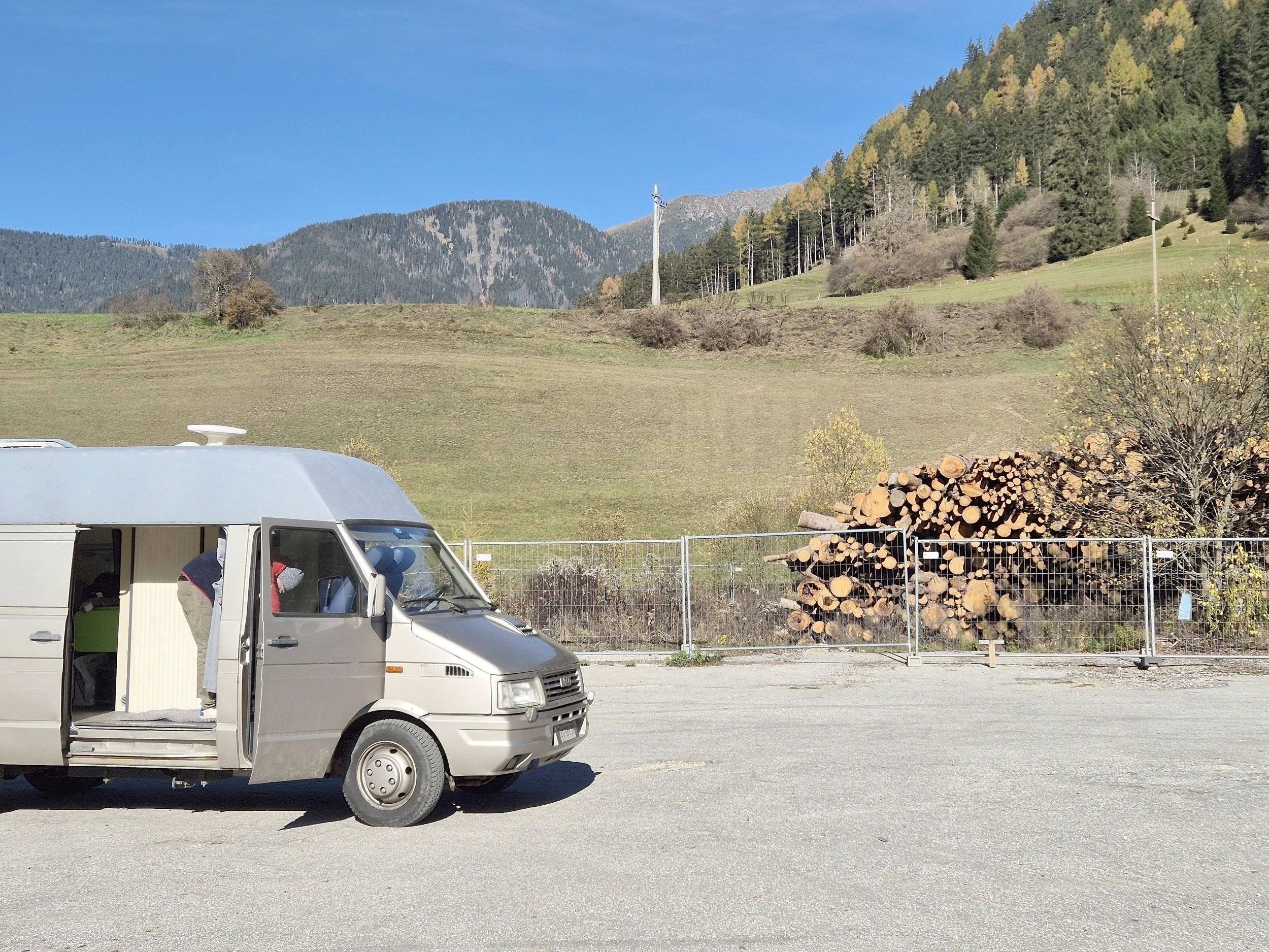 schräge Vorderansicht Fiat - Yescapa