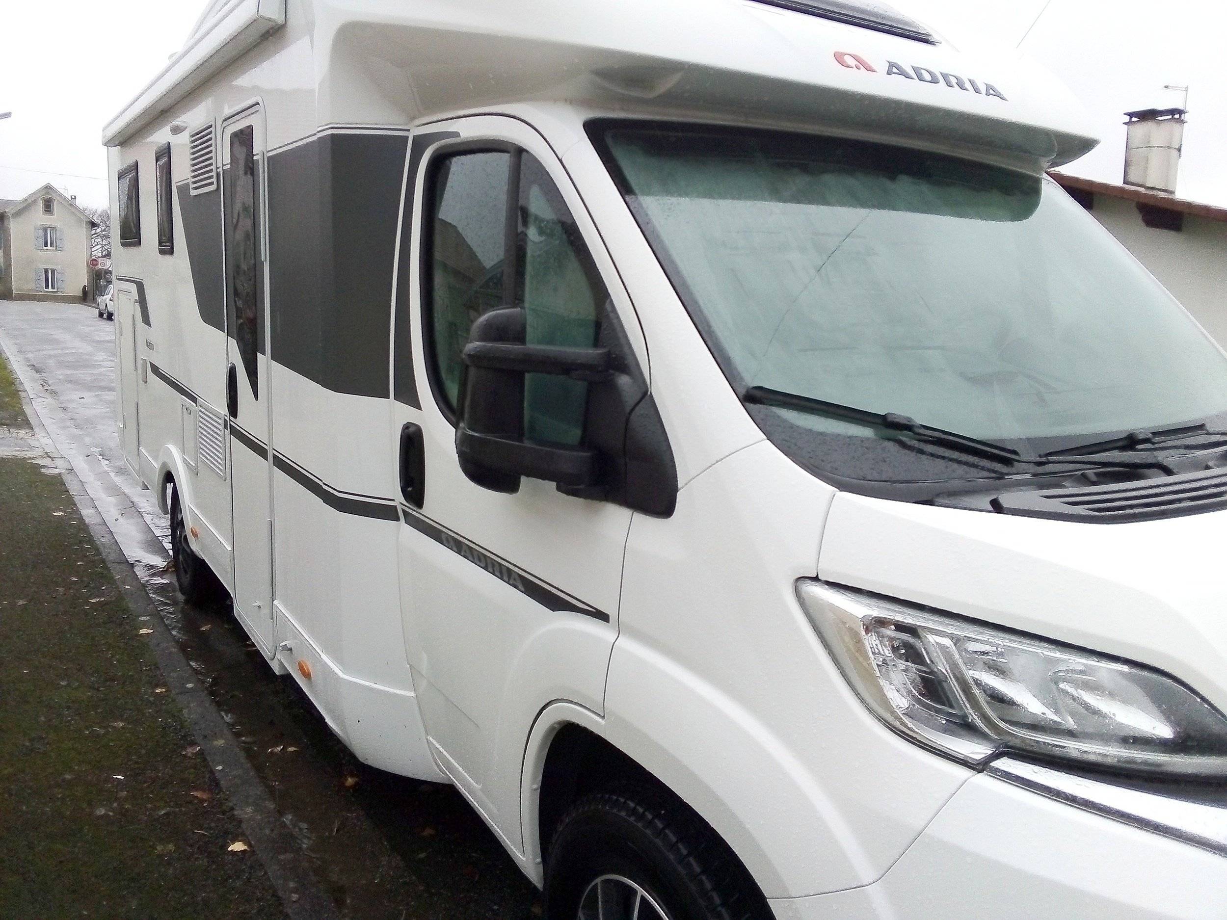 Adria matrix axess 670 sl