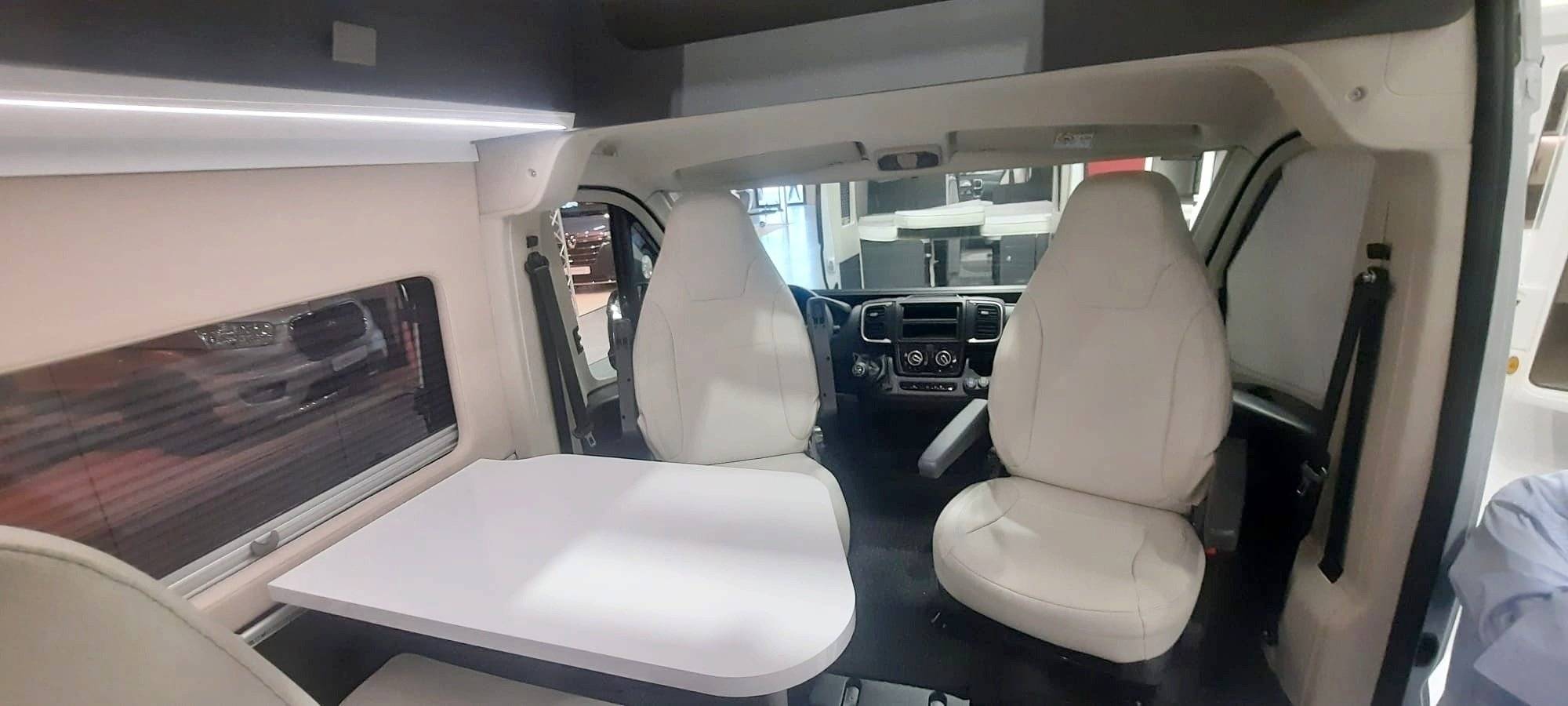 Dining Area Fiat Fiat Ducato - Yescapa
