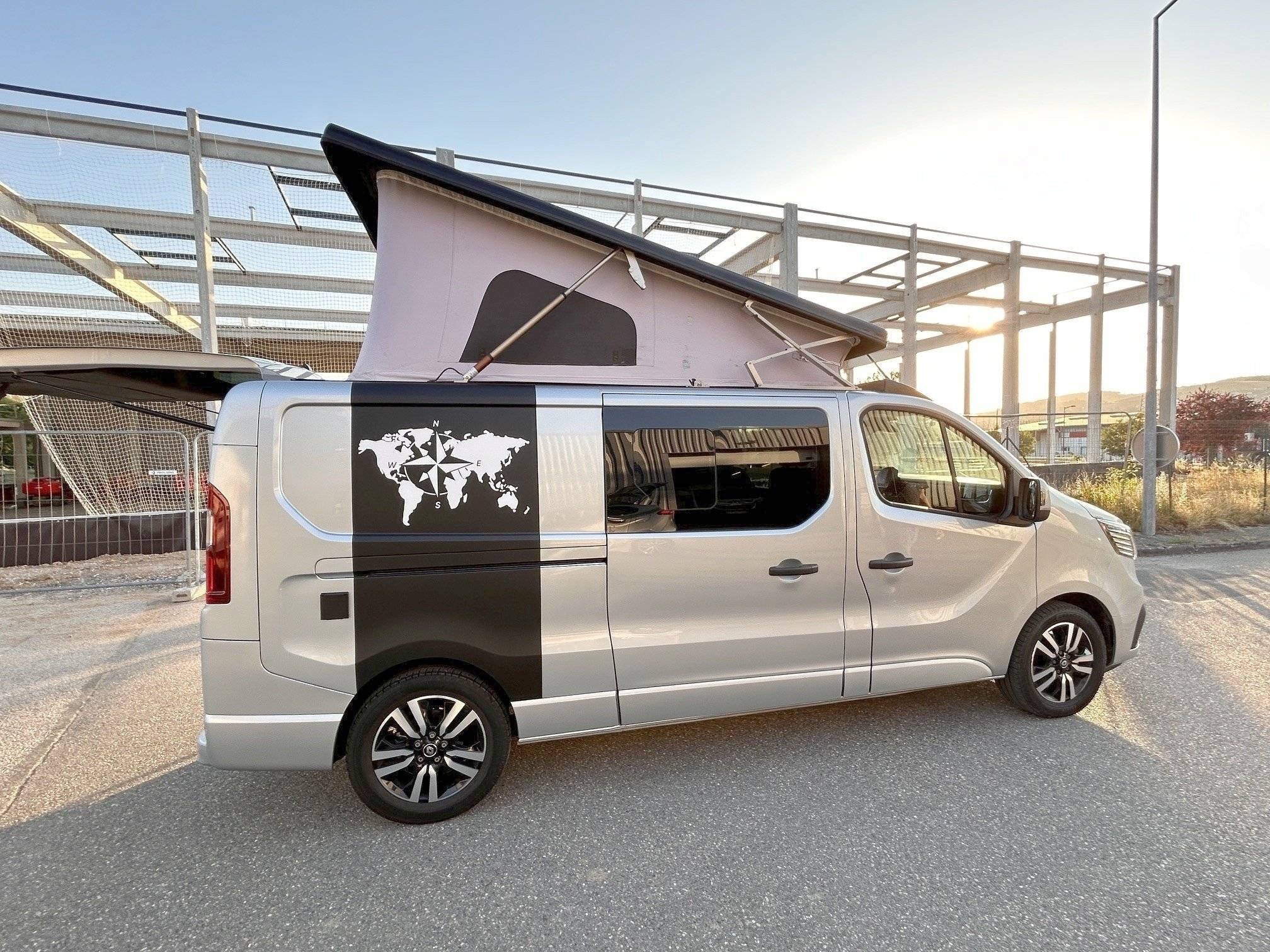 Vue avant de 3/4 Renault Renault trafic cm font t vendome - Yescapa