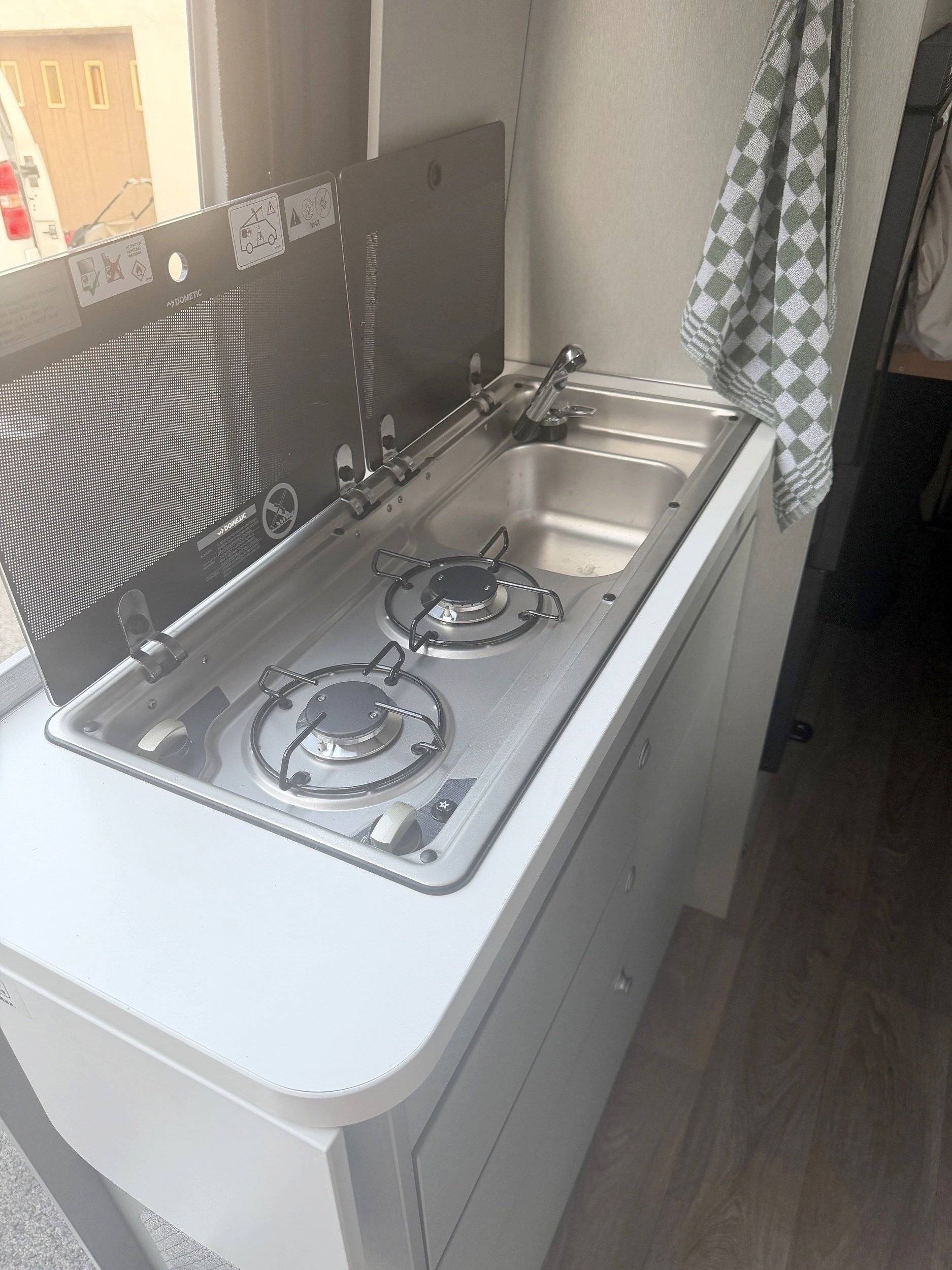 Menjador Mercedes Sprinter 2,15 l 163 ch - Yescapa