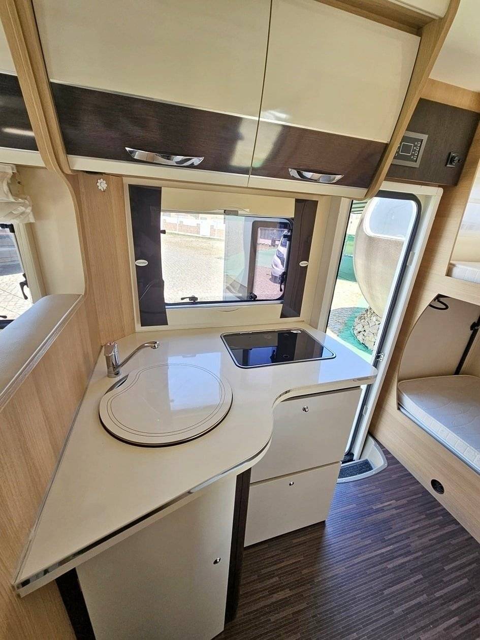 Comedor Citroën Jumper 2,2 l Blue HDI 165 PS - Yescapa