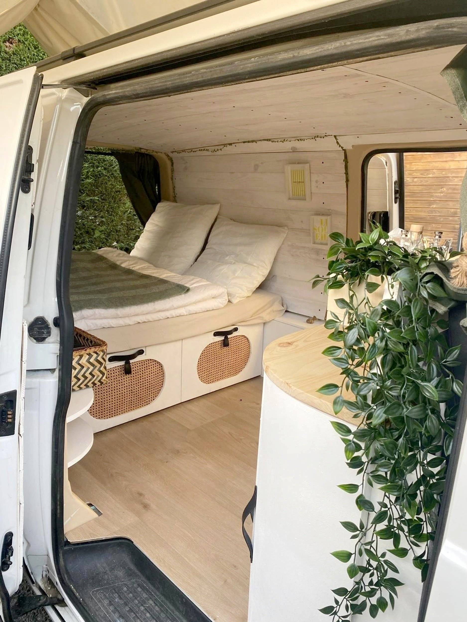 Volkswagen T5 2,0 l 114 ch