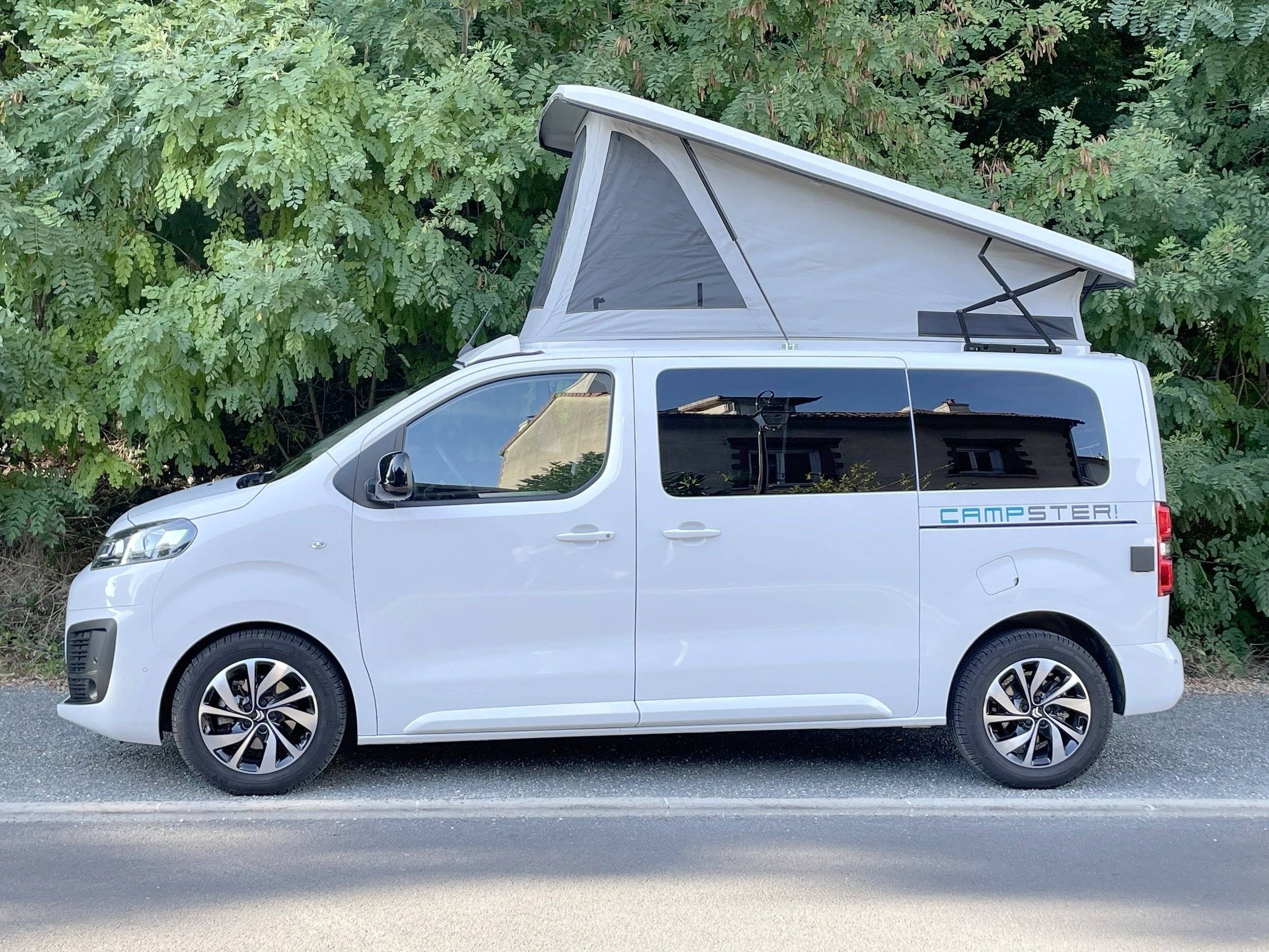 Front view from 3/4 Citroën - Yescapa