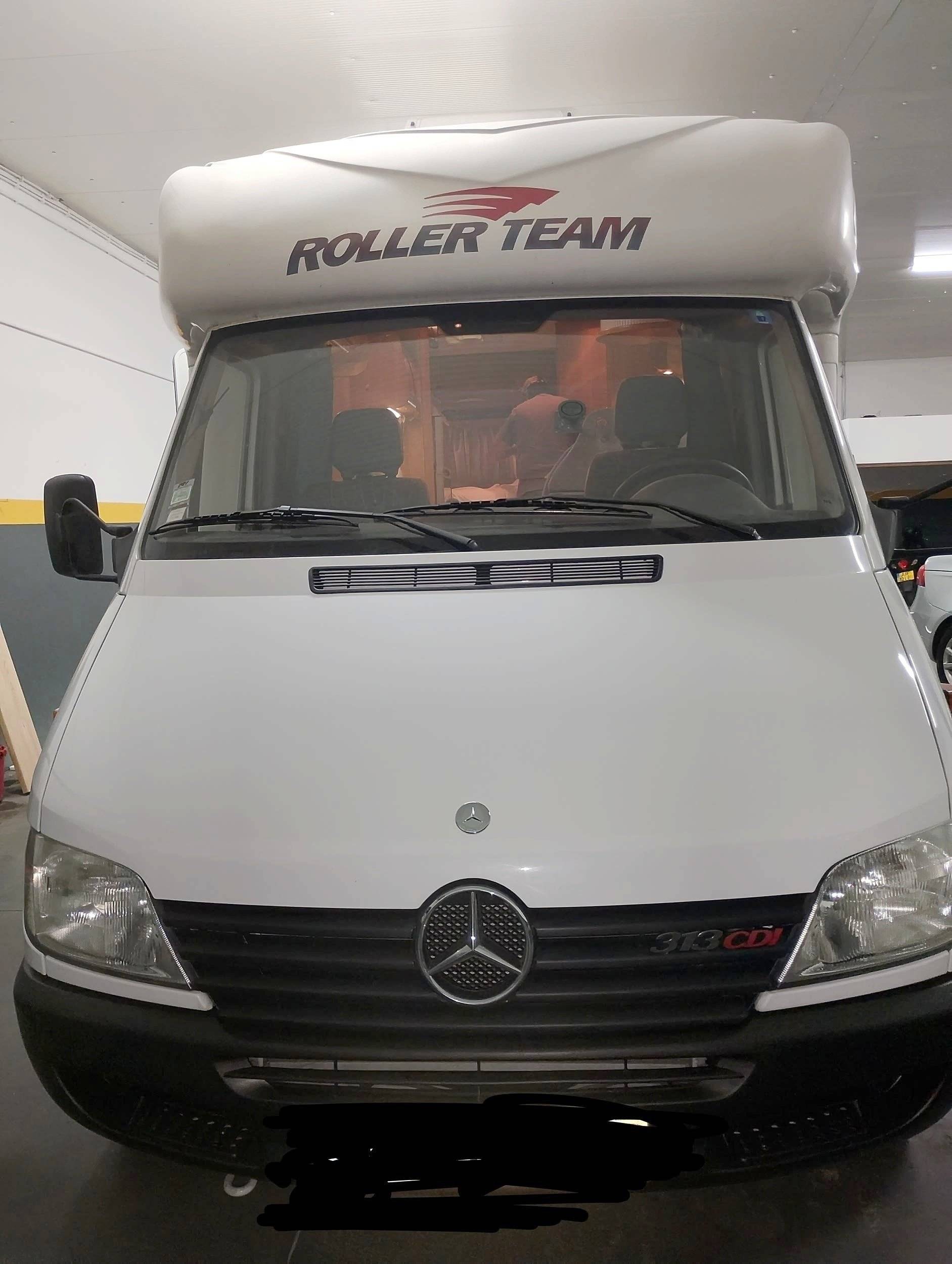 Vue avant de 3/4 Mercedes Mercedes Sprinter 313 cdi - Yescapa