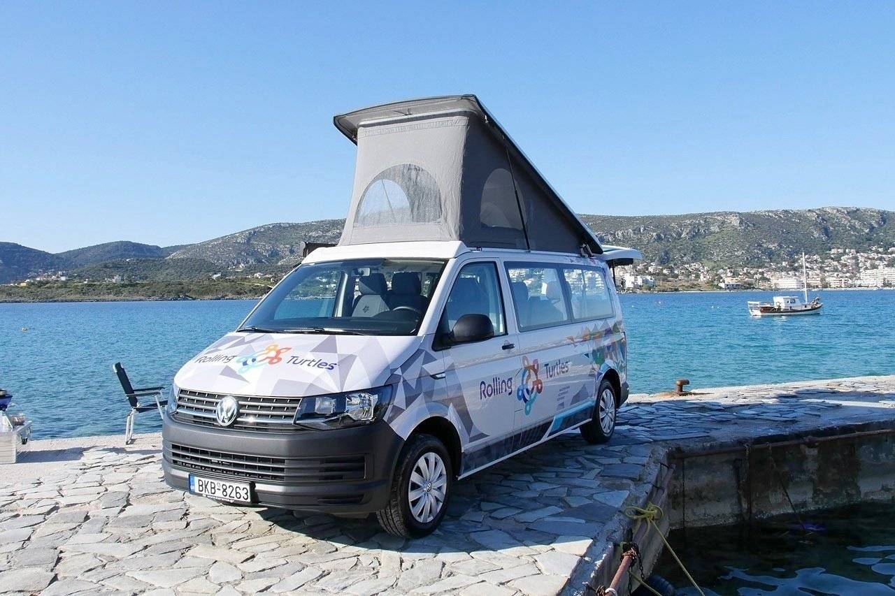Vista frontale a ¾ Volkswagen T6 with Raising Roof - Yescapa