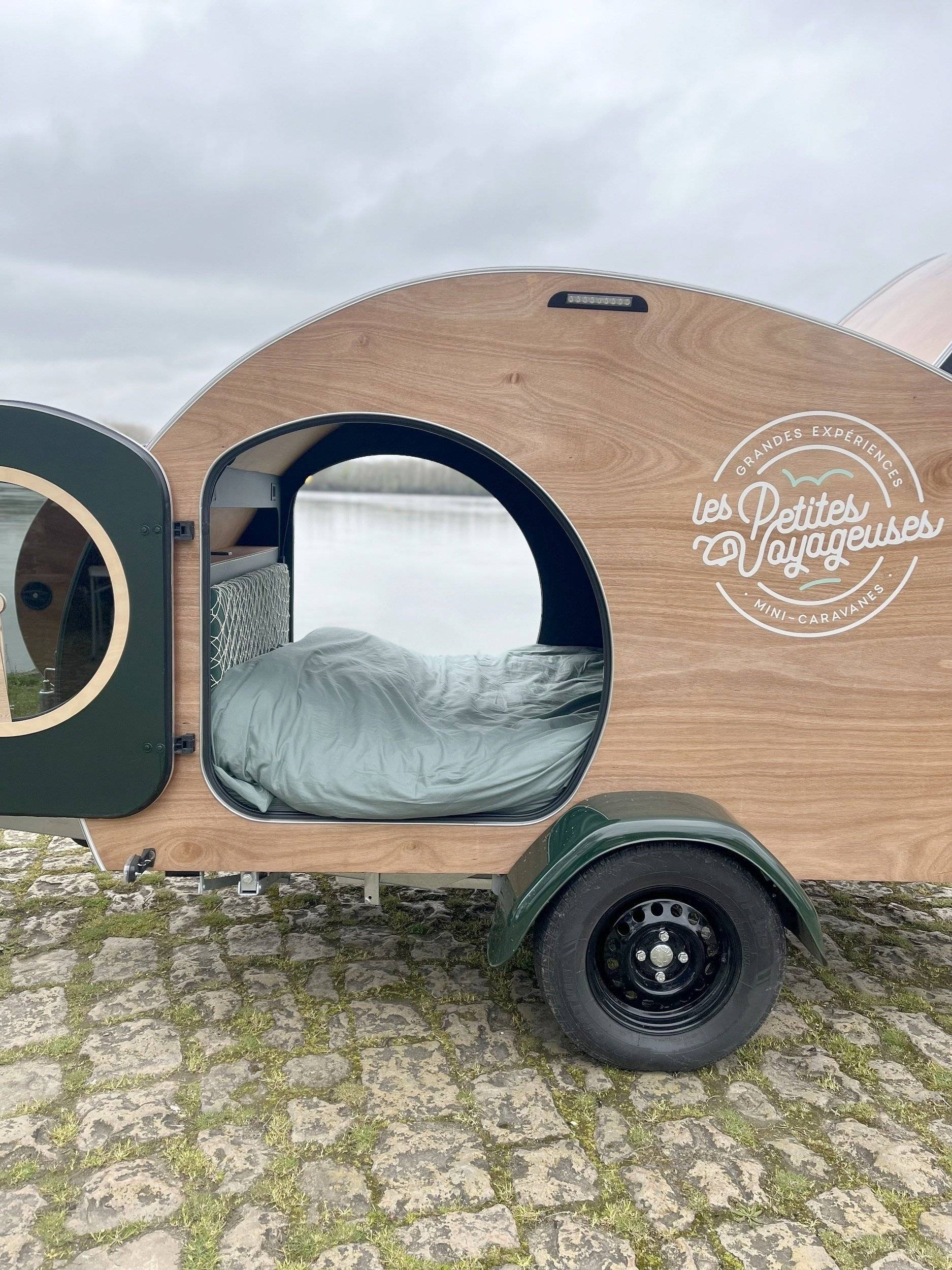 Les Petites Voyageuses  Les Petites Voyageuses