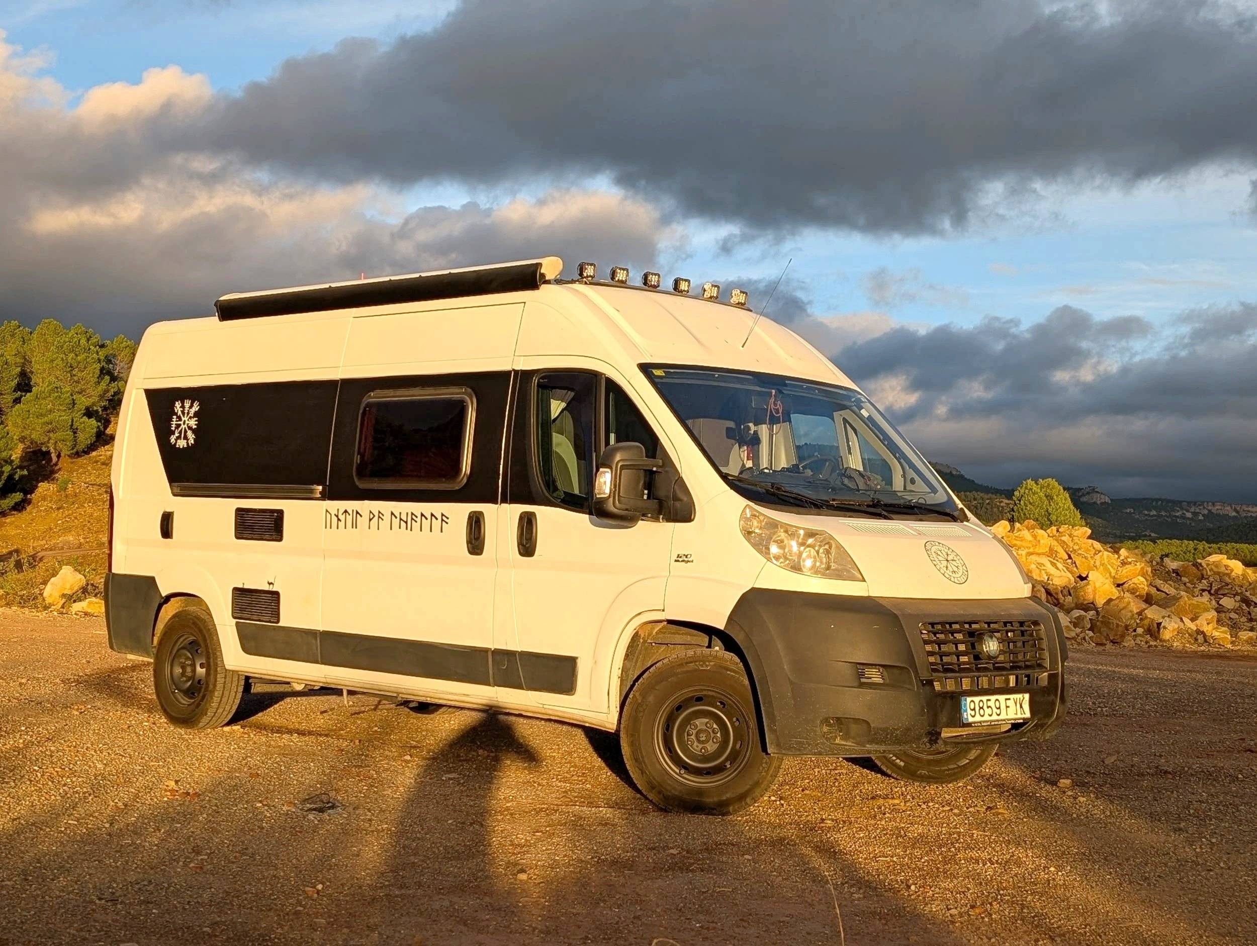 Vue avant de 3/4 Fiat Fiat Multijet  2,3 L - Yescapa