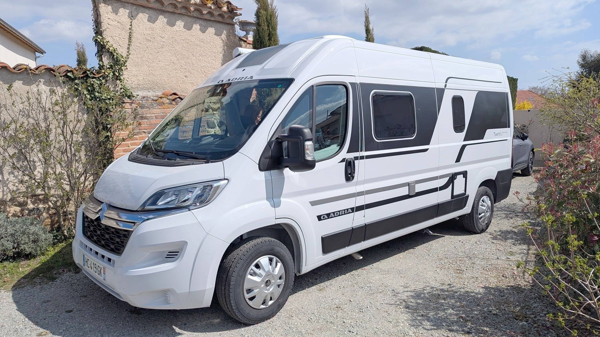 Adria Twin 600 SPB Family