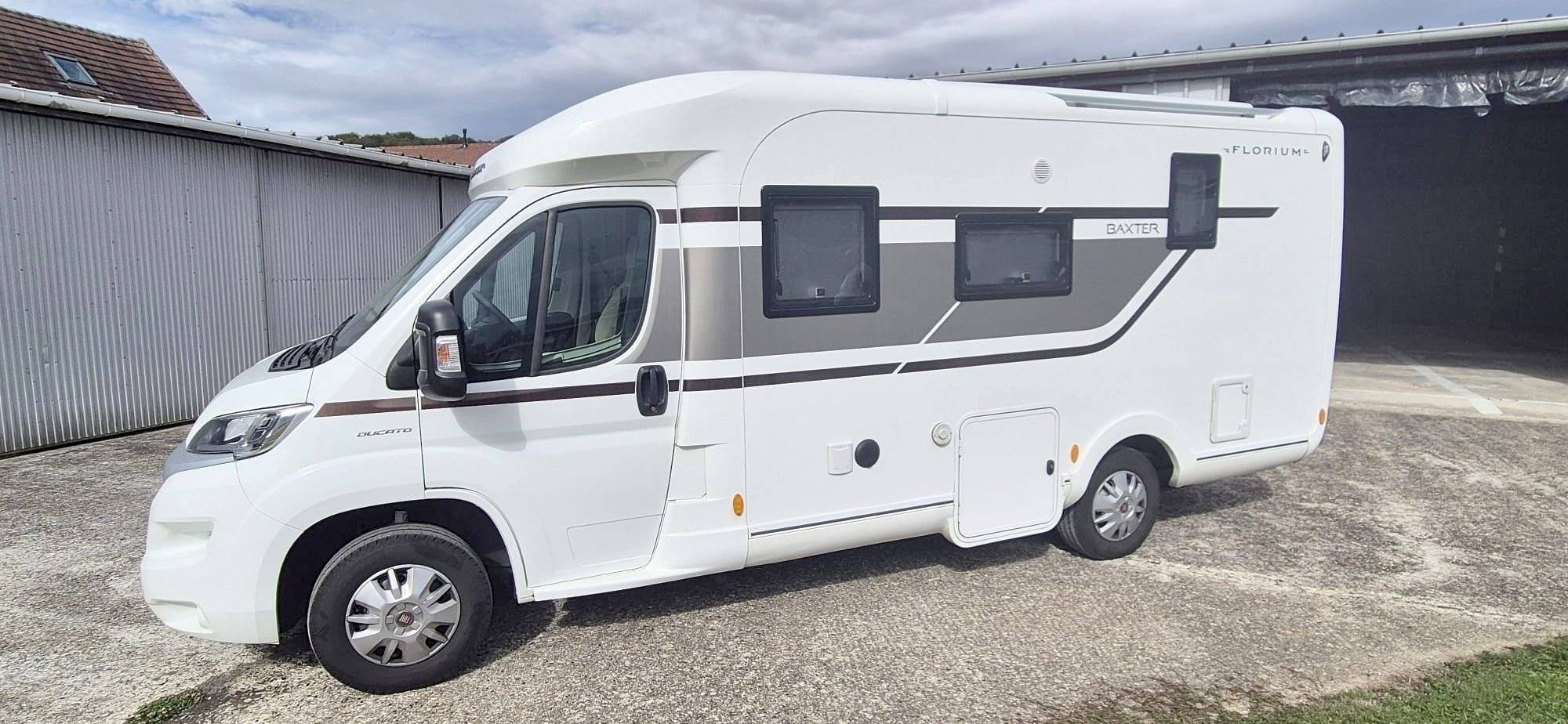 Vue avant de 3/4 Fiat 2,3 l 140ch - Yescapa