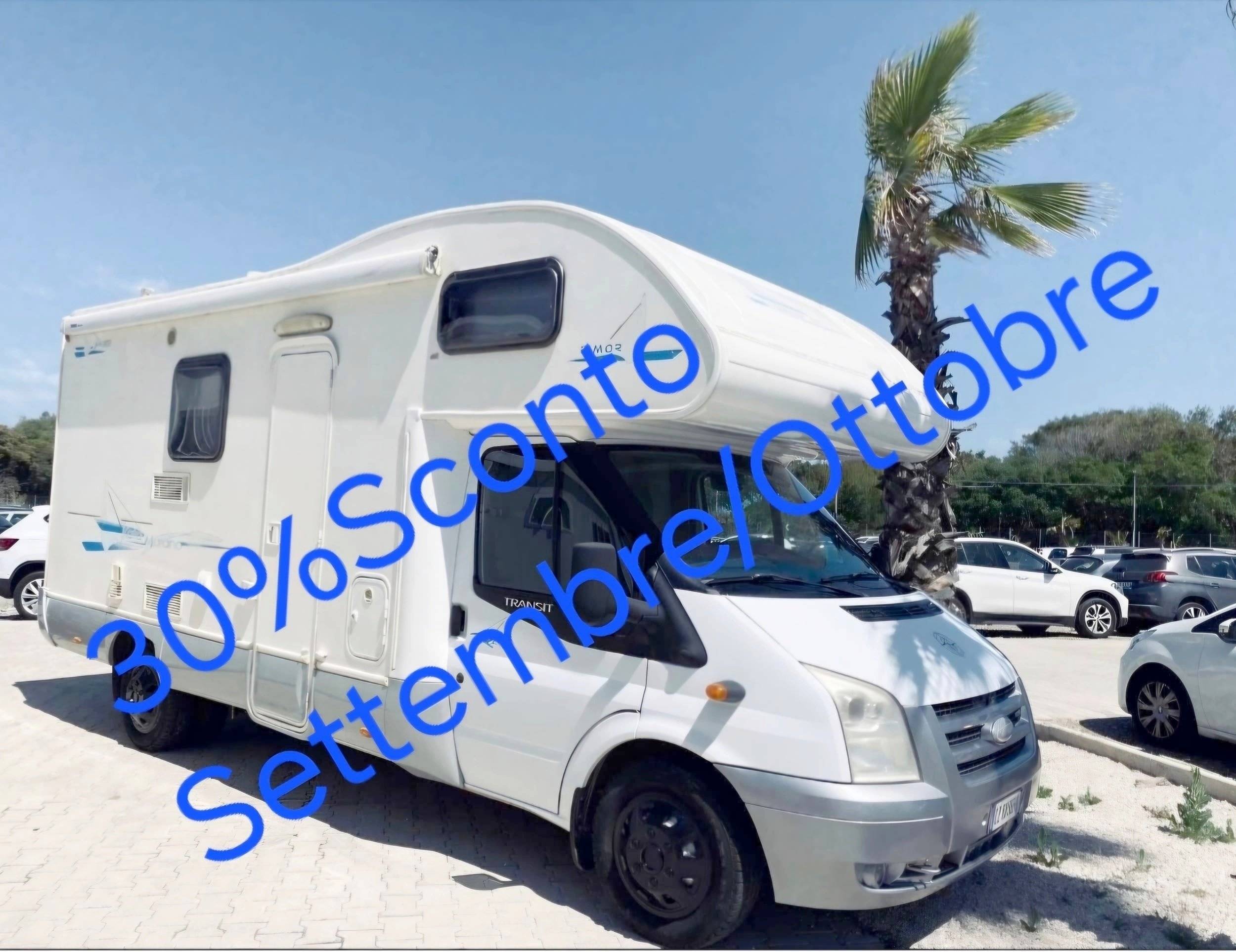 Vista frontale a ¾ Ford FORD TRANSIT 140CV - Yescapa