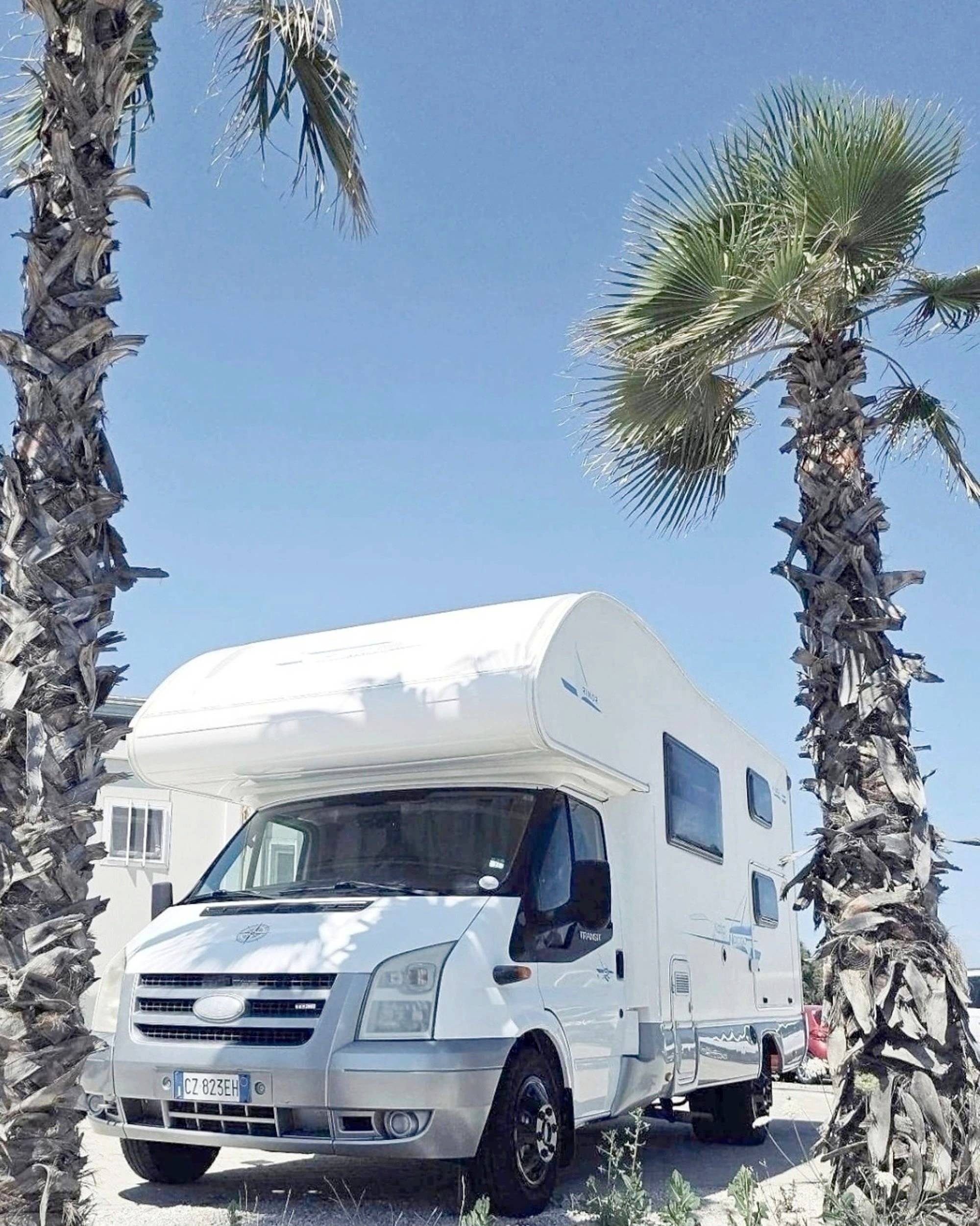 Voorkant 3/4 Ford FORD TRANSIT 140CV - Yescapa